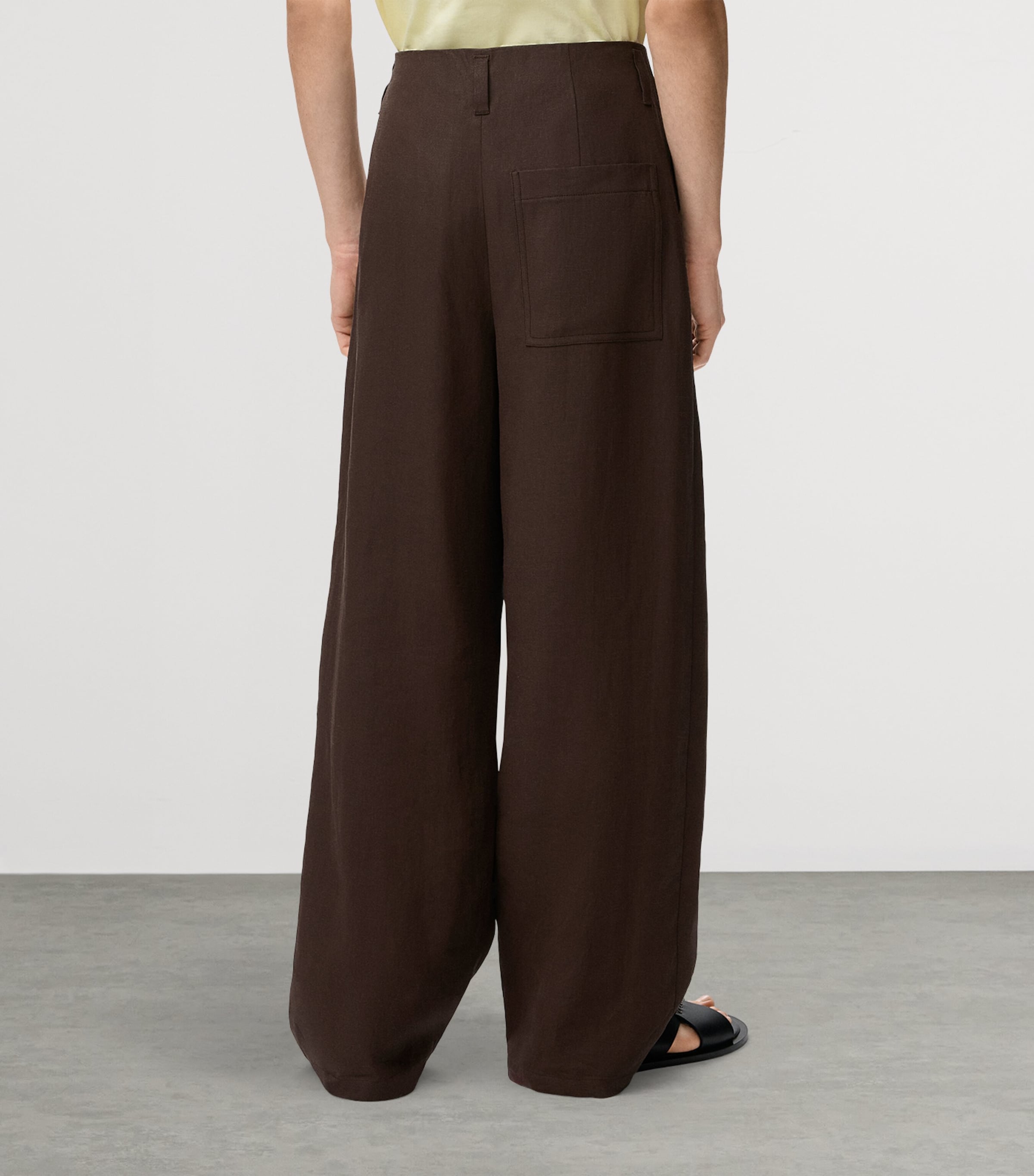 LOEWE Mens x Paula's Ibiza Linen-Cotton Pleated Wide-Leg Trousers Dark Brown/brown Image 4
