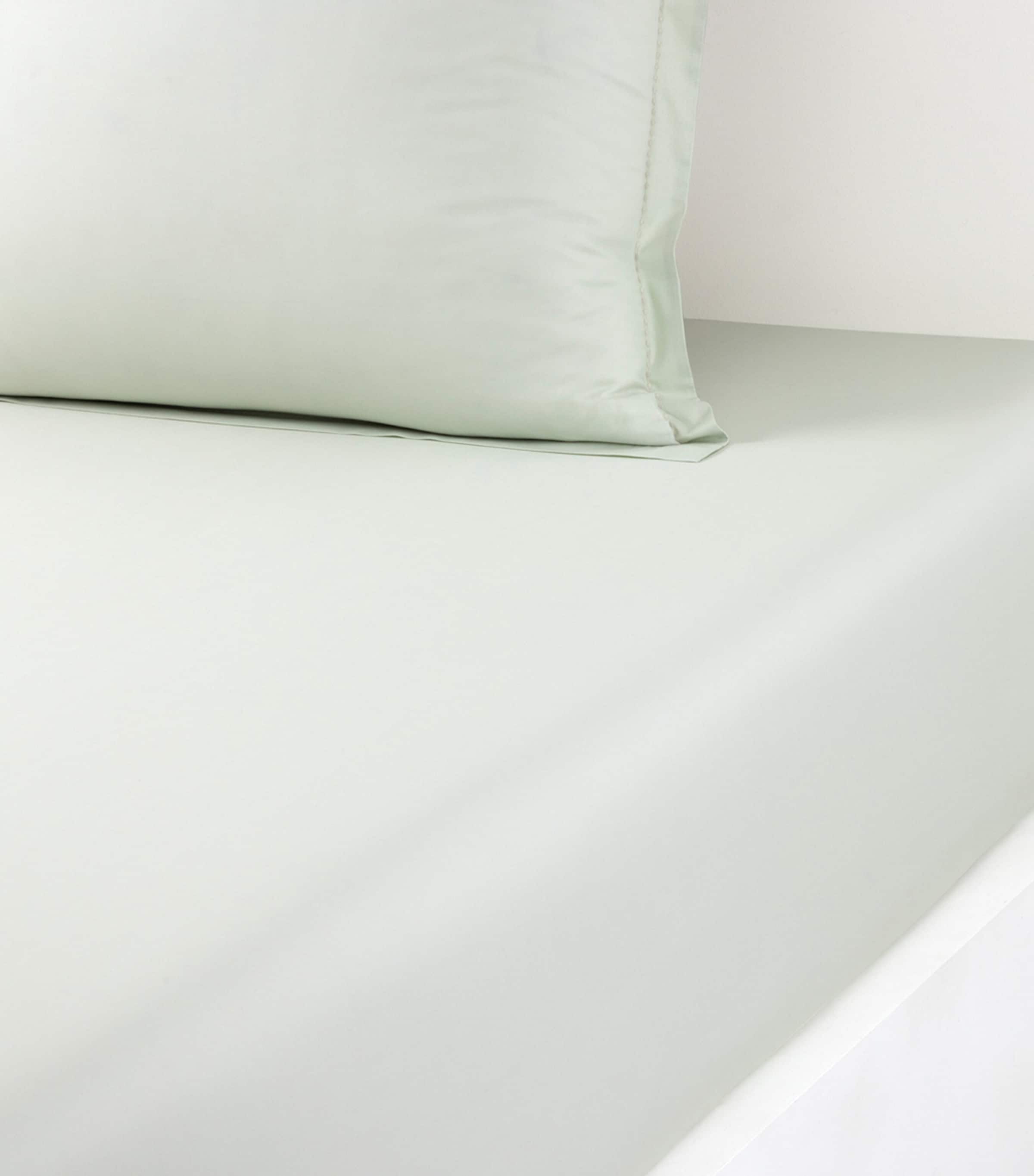 Yves Delorme Batiste Amande Super King Fitted Sheet (180cm x 200cm) Amande Image 1