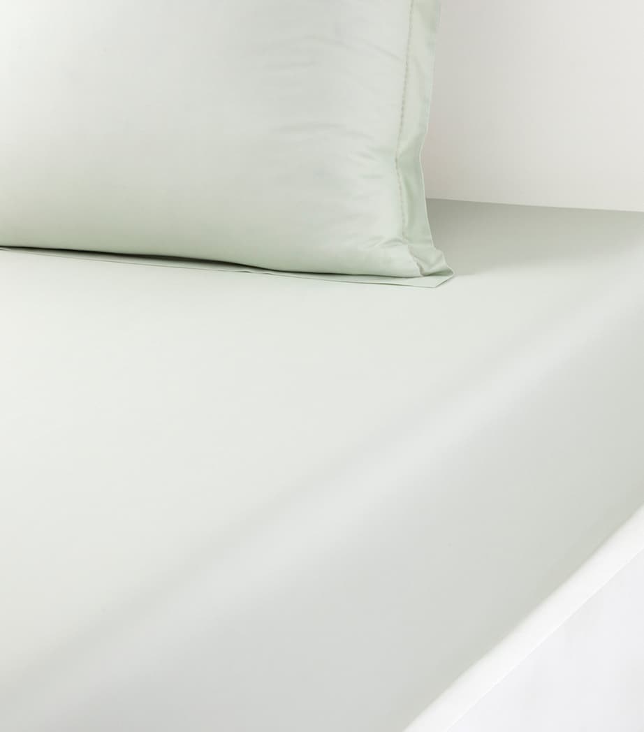 Yves Delorme Batiste Amande Super King Fitted Sheet (180cm x 200cm) Amande Image 1
