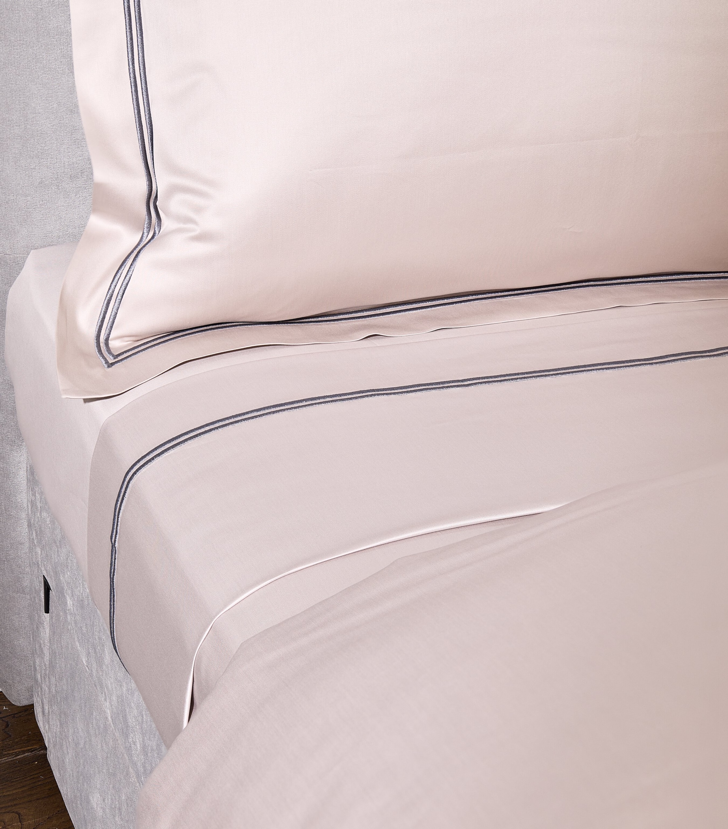 Pendle Super King Flat Sheet (305cm x 320cm) GREY Image 4