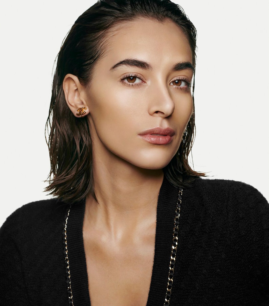 CHANEL SUBLIMAGE L'ESSENCE DE TEINT Ultimate Radiance-Generating Serum Foundation (40ml) BO33 Image 5