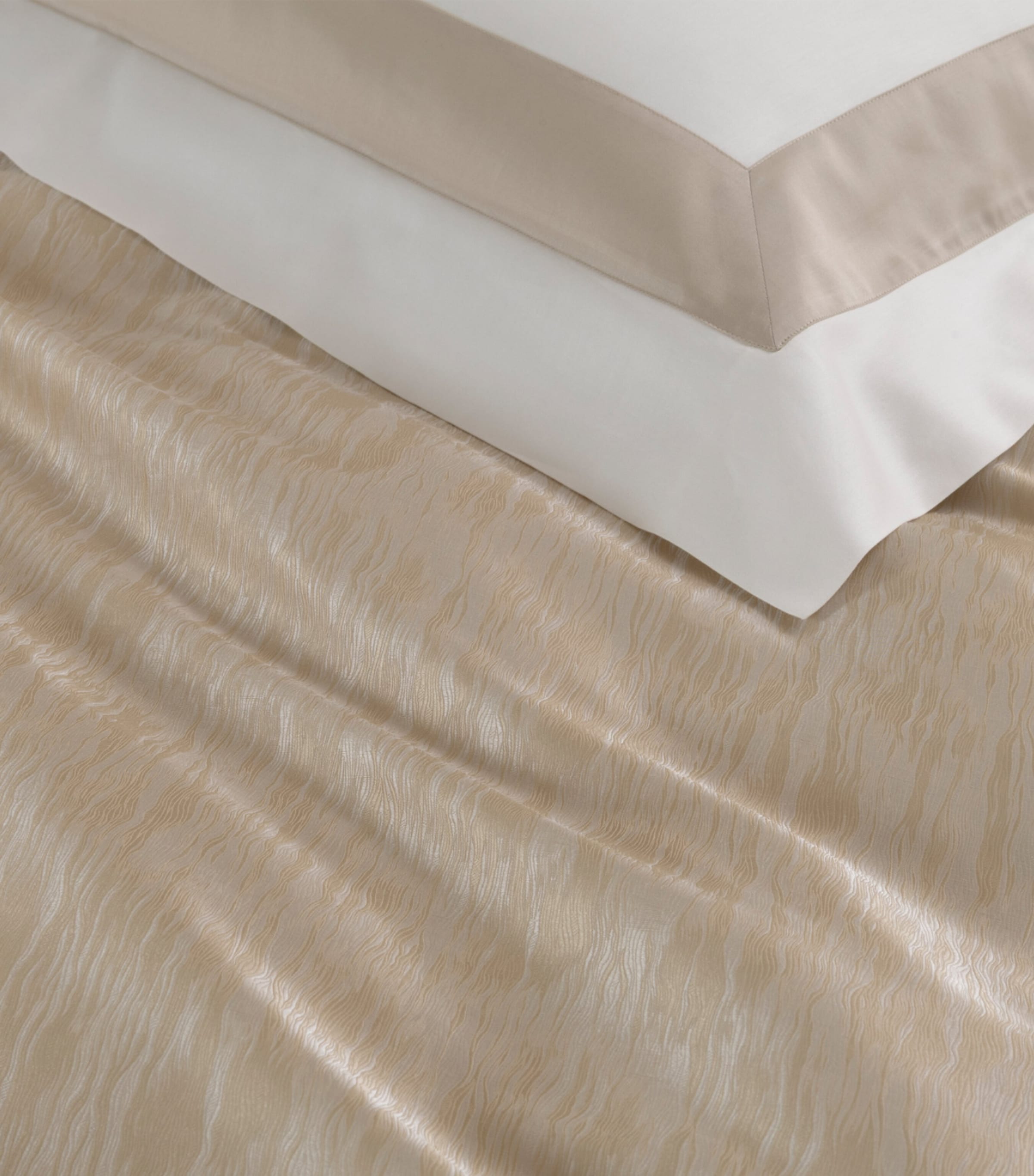 Frette Silk Luxury Sway Queen Duvet Cover (240cm x 220cm) Milk/golden B Image 2