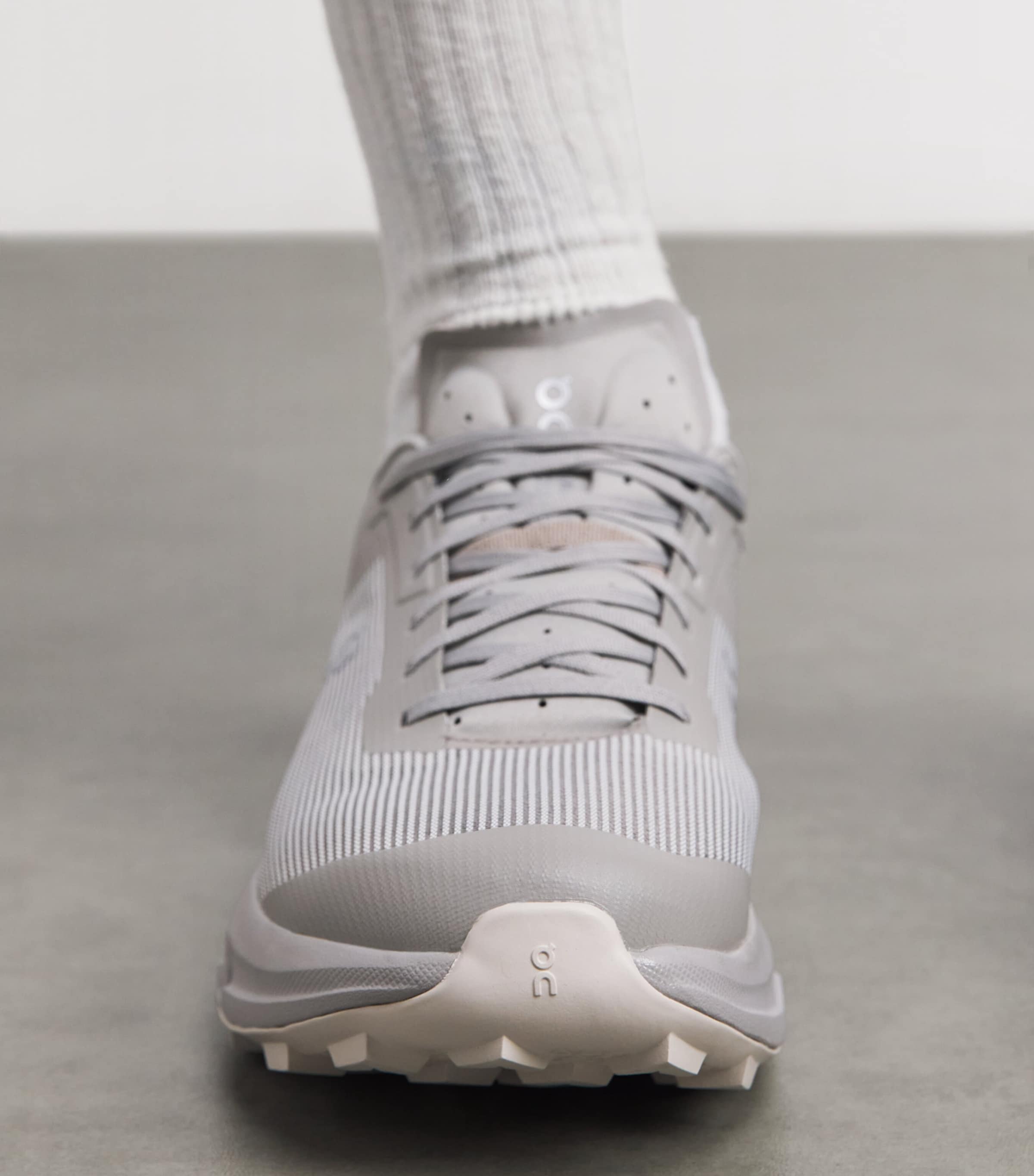 On Mens Cloudvista 3 Trainers Fog | Pearl Image 4
