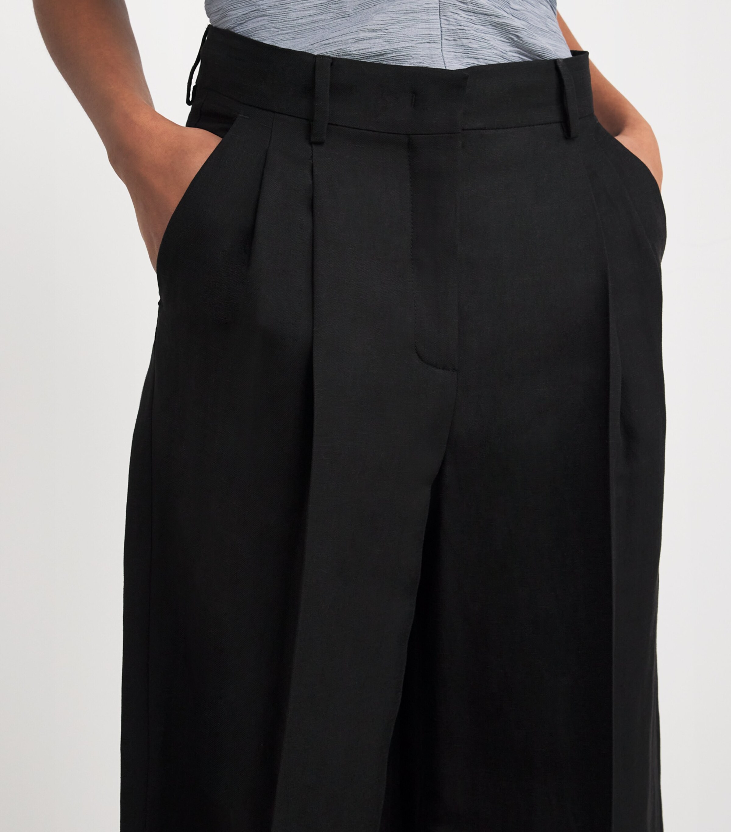 Weekend Max Mara Black Wide-Leg Trousers | Harrods US display picture 1