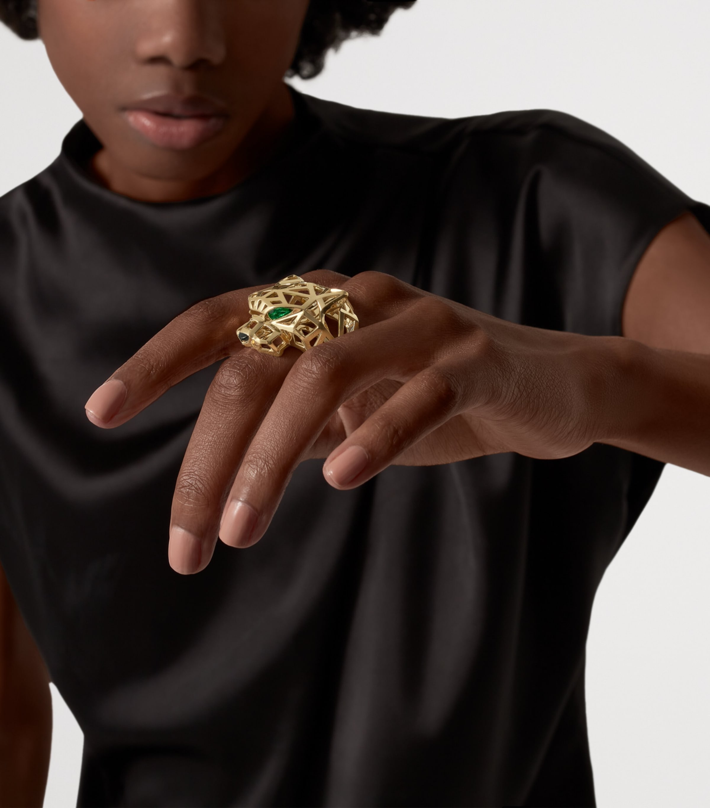 Cartier Yellow Gold, Tsavorite Garnet and Onyx Panthère de Cartier Ring Yellow Gold Image 2