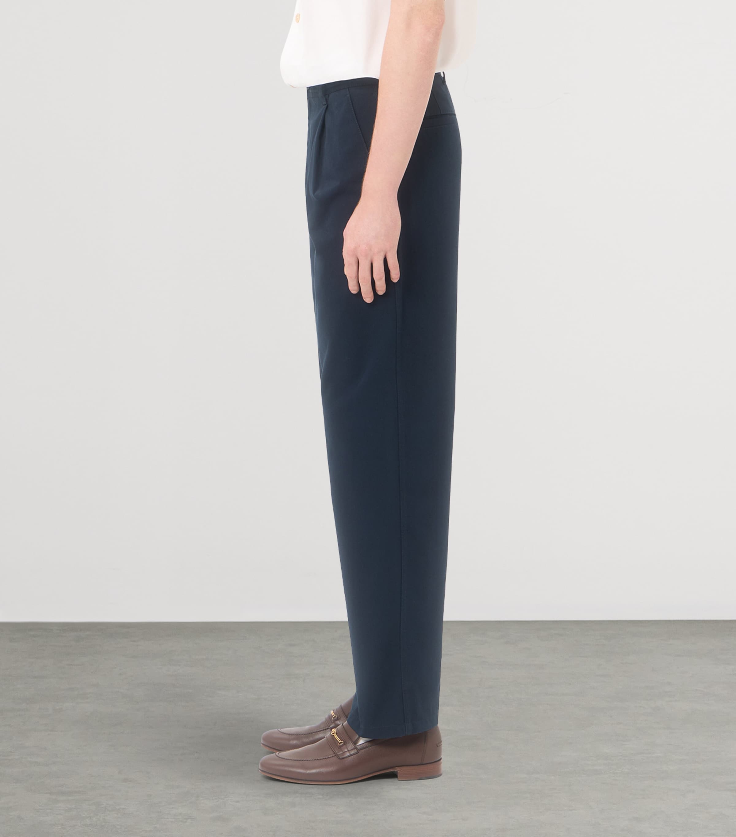 Valentino Garavani Mens Cotton Pleated Straight Chinos Image 3