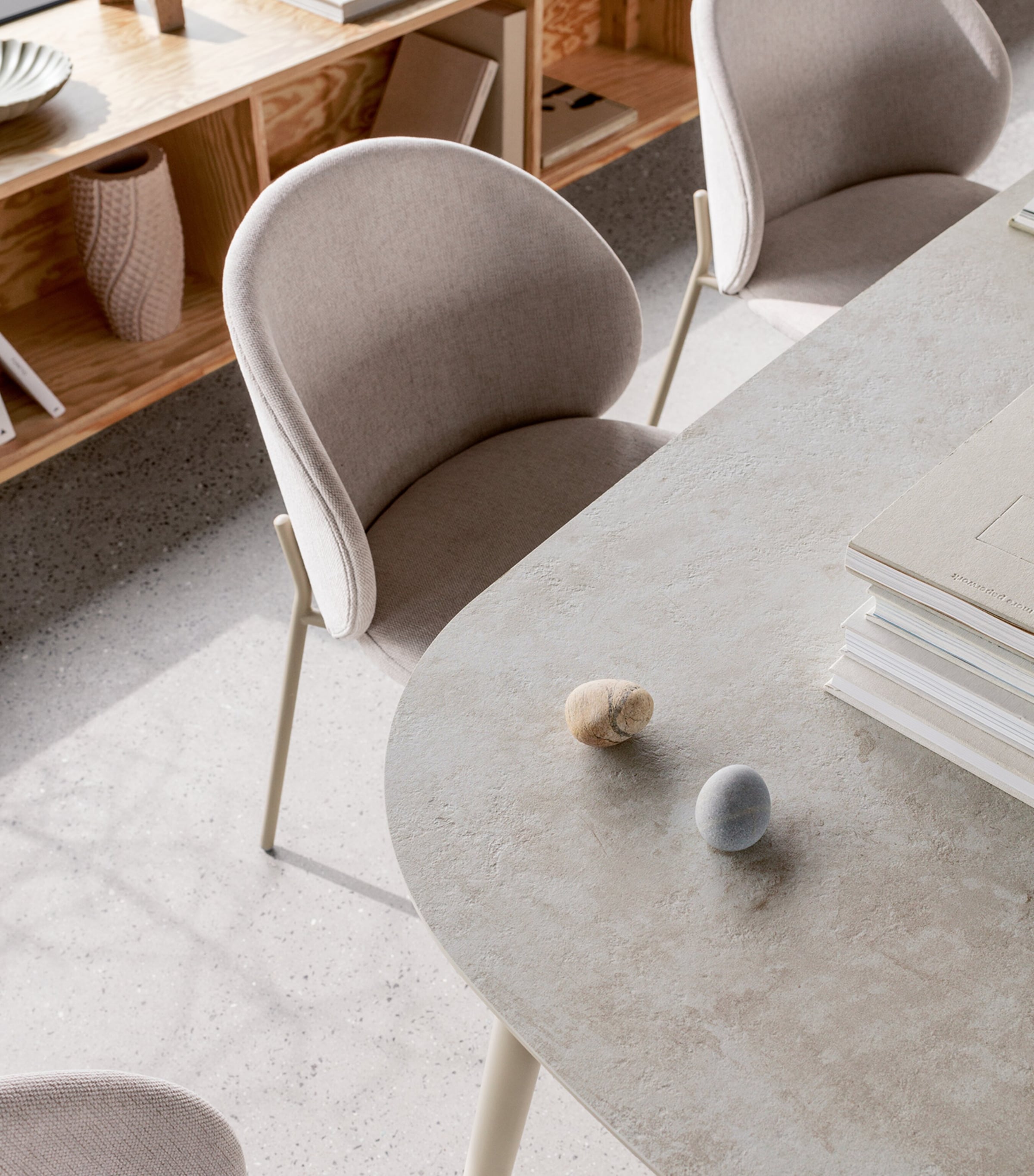 BoConcept Ceramic Kingston Extendable Dining Table Ash / Matt Ash Grey Image 4