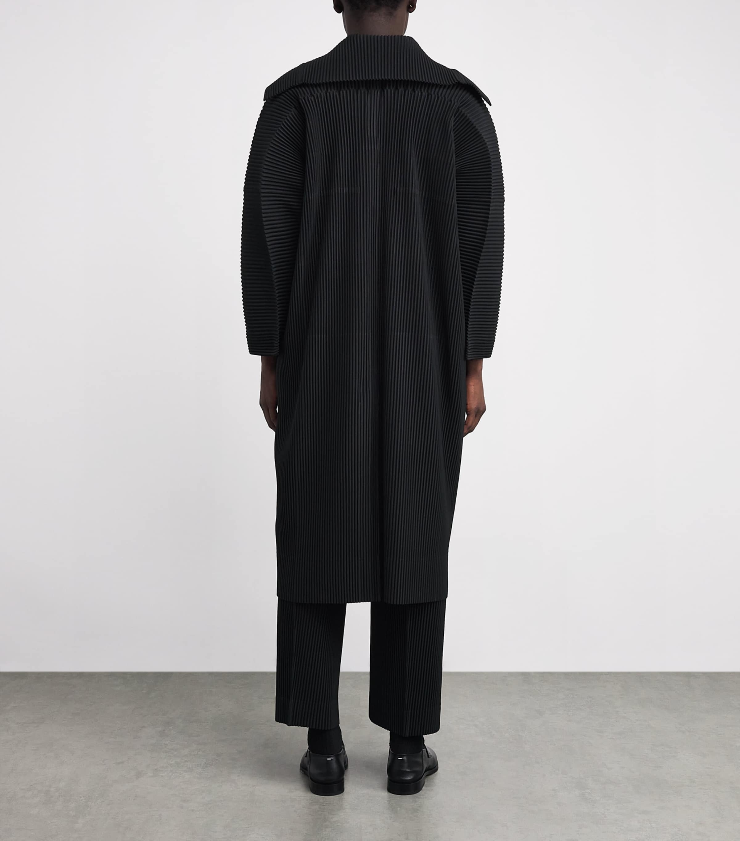 Pleated Long Coat 15-BLACK Image 4