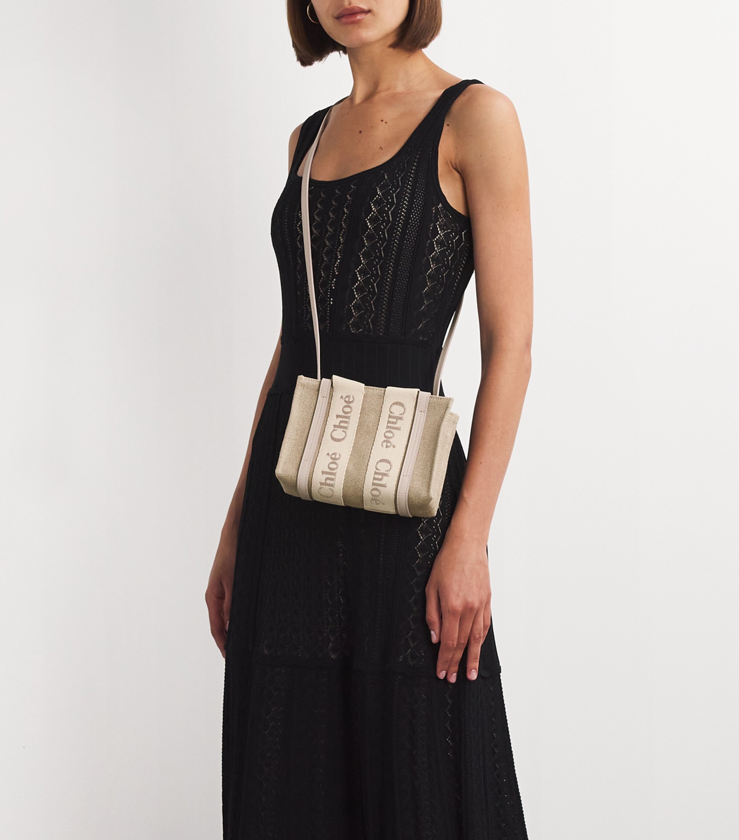 【Chloe】Mini Linen Woody Tote Bag/追跡可能/全国送料無料 Chloé Mini Woody Tote Bag In Linen in White - Brown | Chloé US