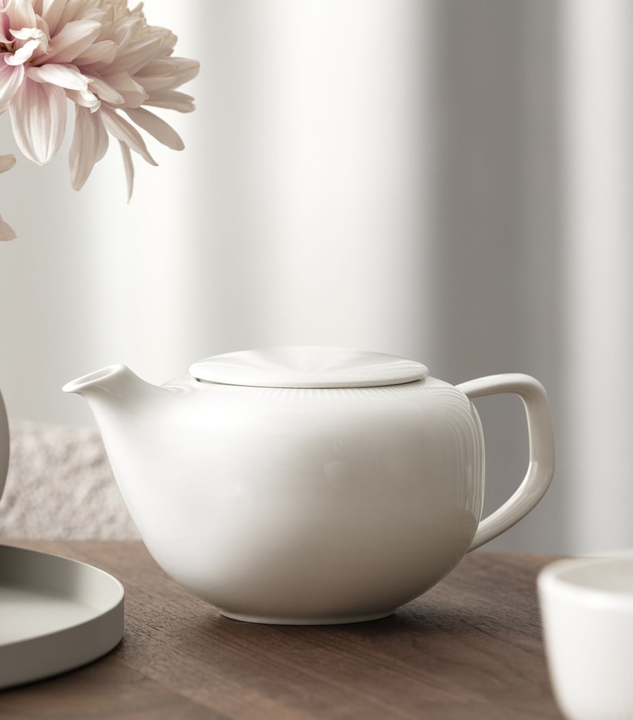 Porcelain Afina Teapot with Filter (440ml) WHITE Image 2