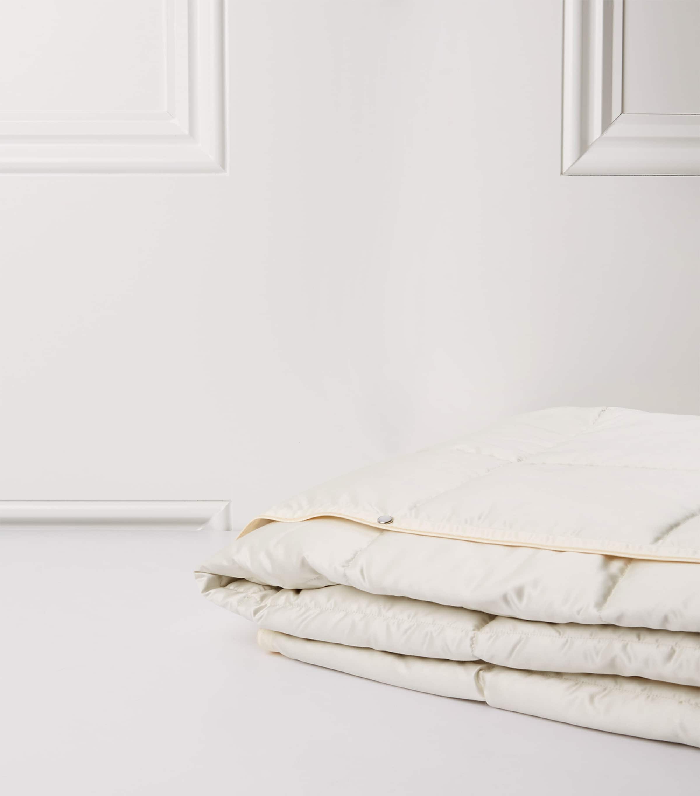 Double Arctic Duck Down Duvet (4.5 Tog) IVORY Image 2