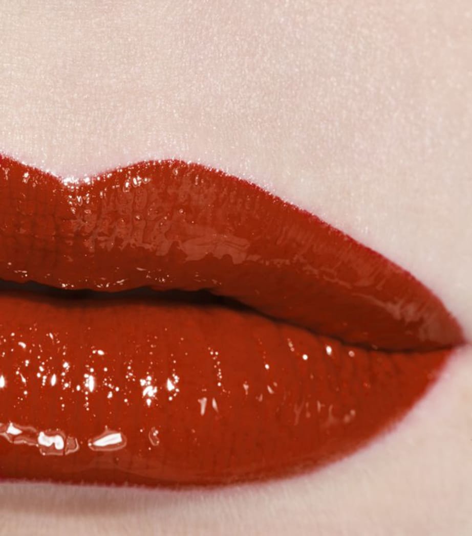 Le Rouge Duo Ultra Tenue Liquid Lip Colour 176 BURNING RED Image 5