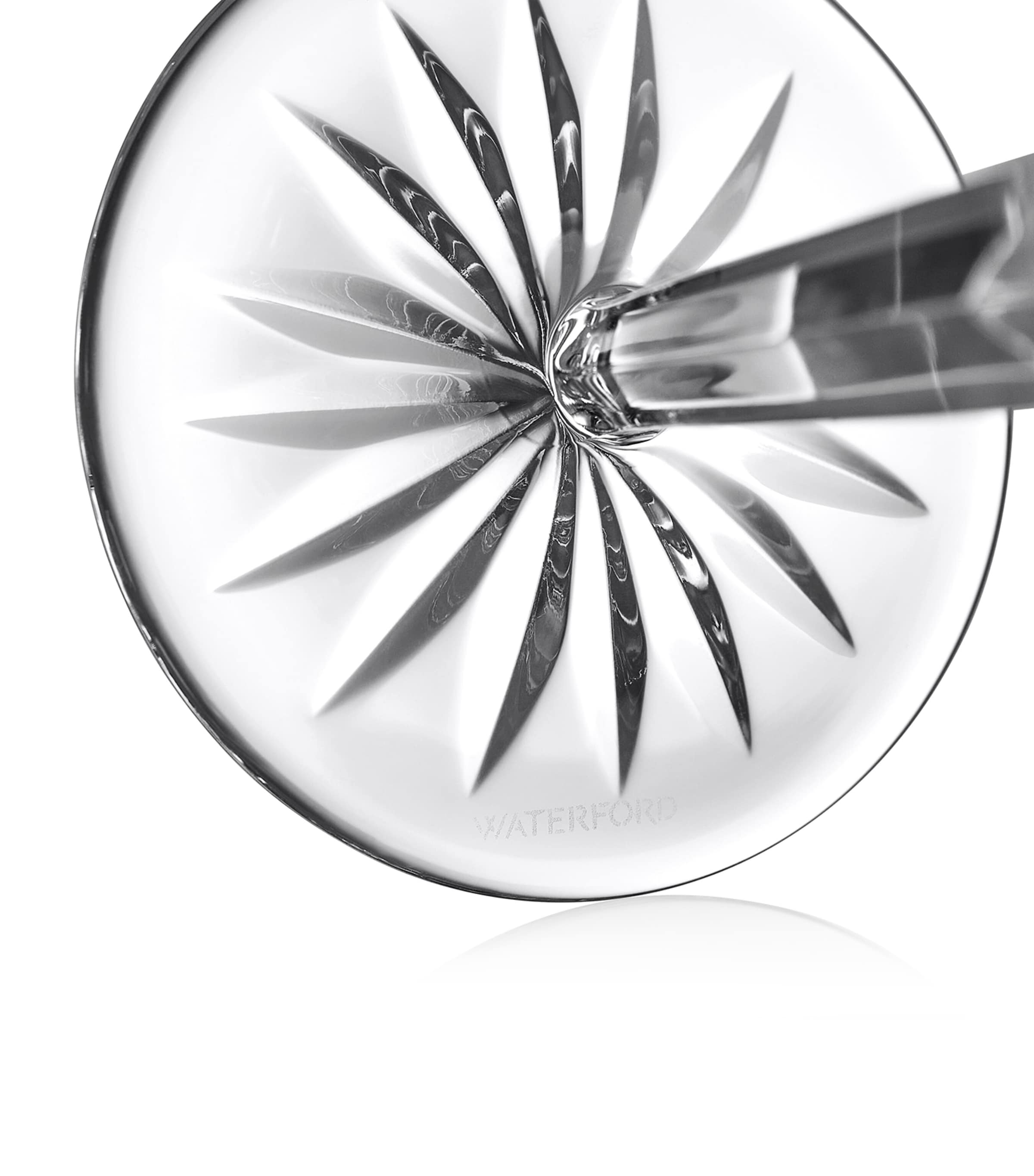 Set of 2 Lismore Martini Glasses (220ml) CLEAR Image 3