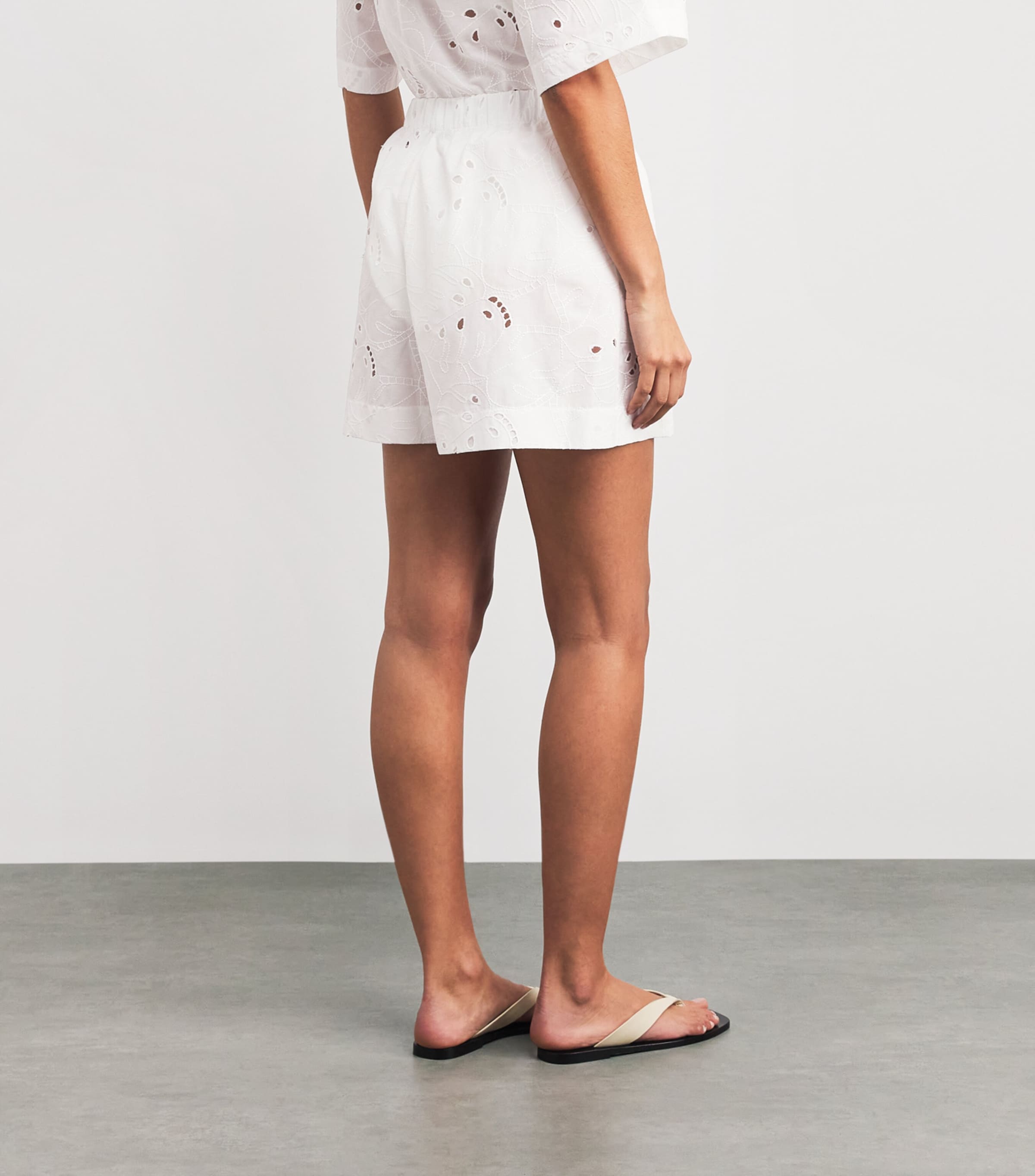 Shan Womens Broderie Lace Shorts Blanc/white Image 4