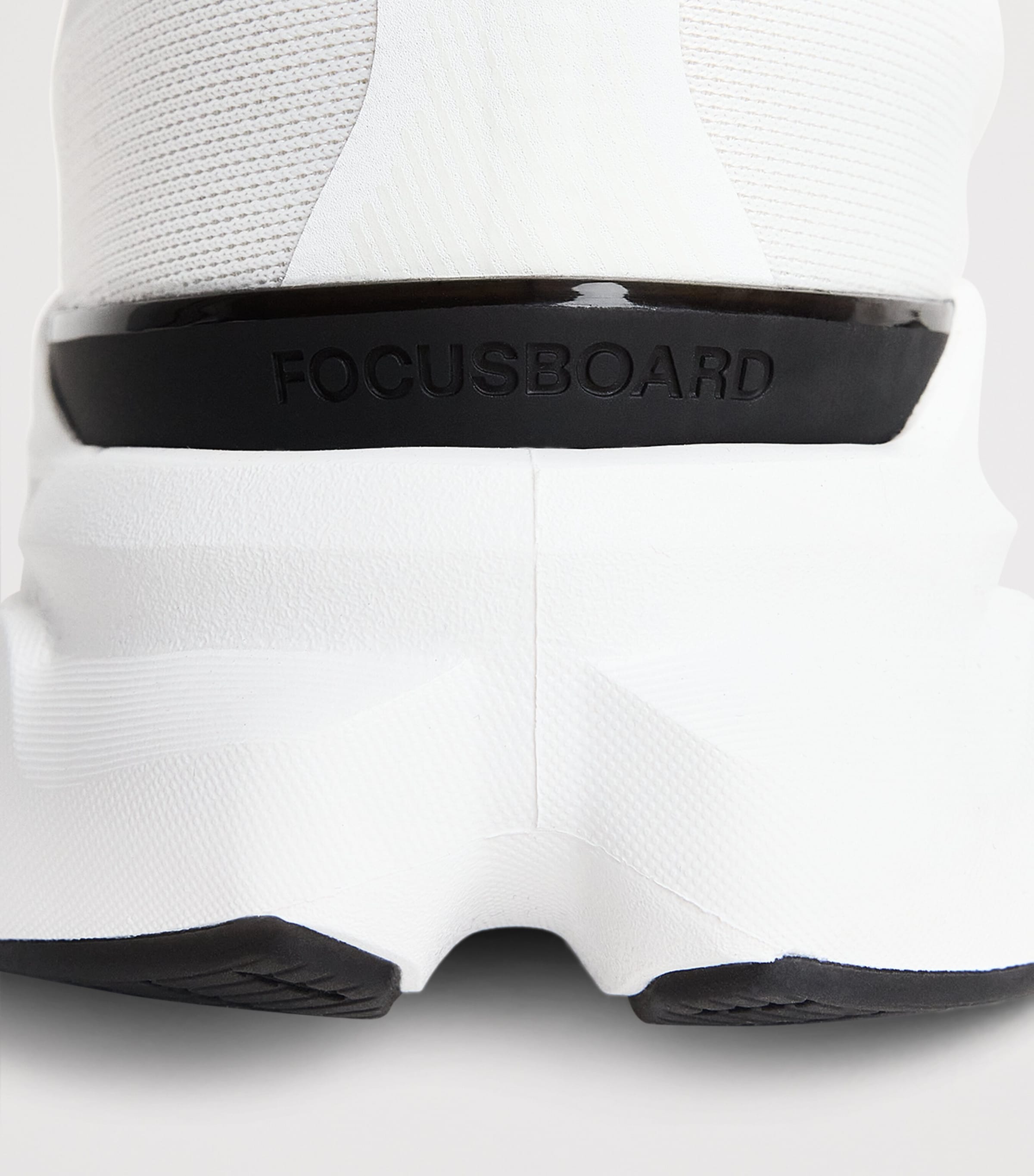 On Mens Cloudpulse 2 Trainers White | Black Image 7