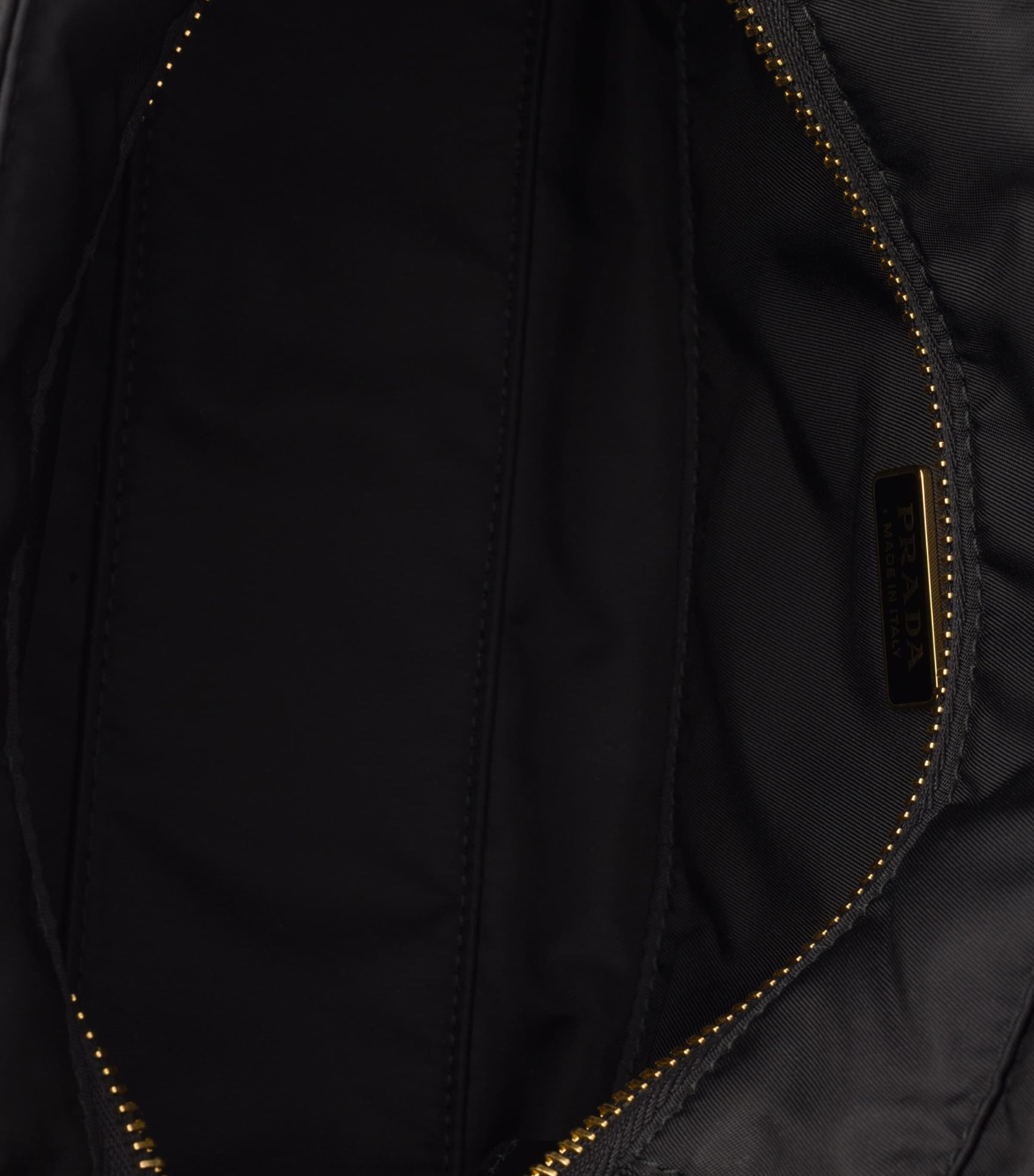 Medium Re-Nylon Shoulder Bag F0002 Image 4