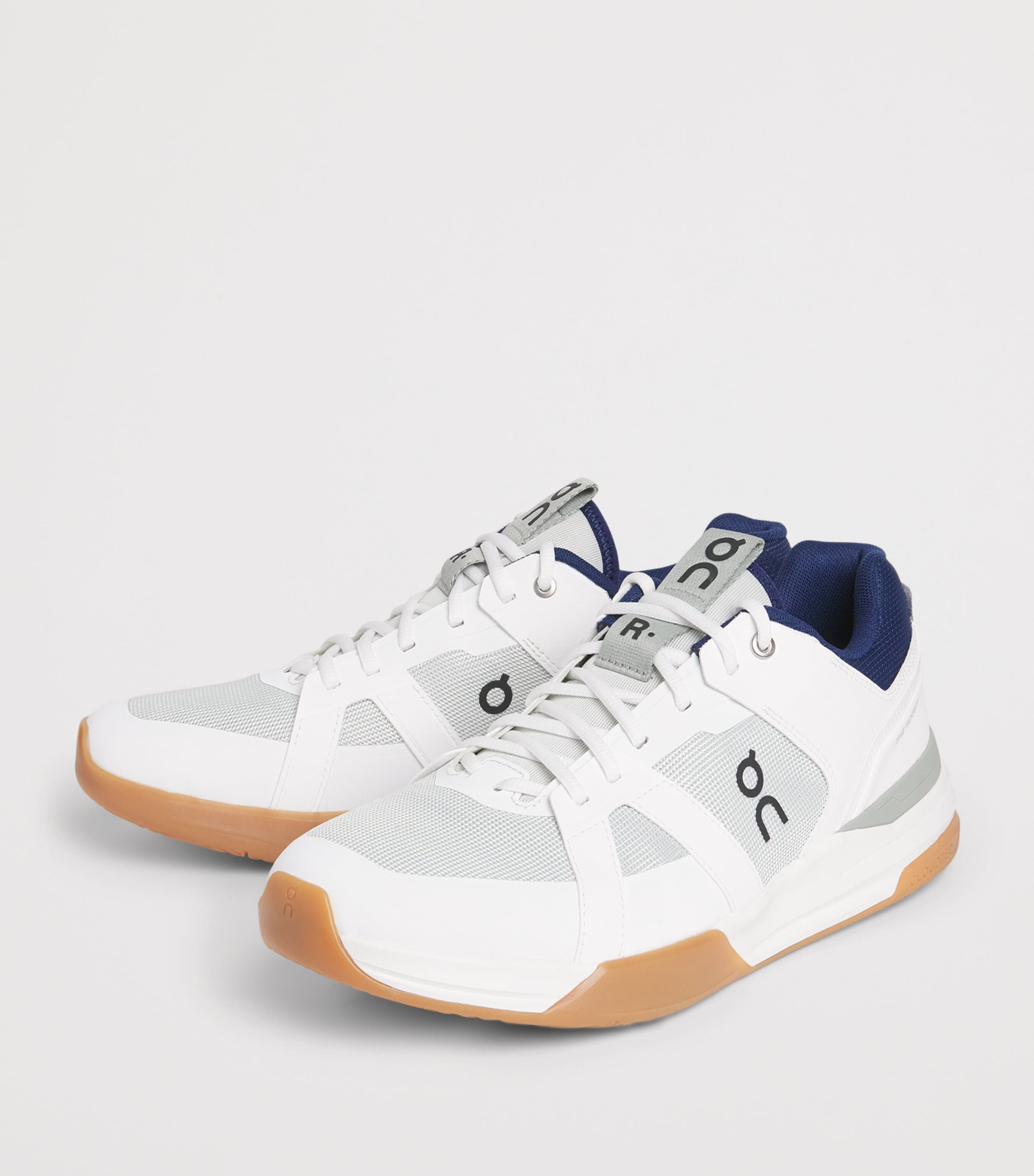 On Mens THE ROGER Clubhouse Pro Sneakers White | Iceberg Image 3