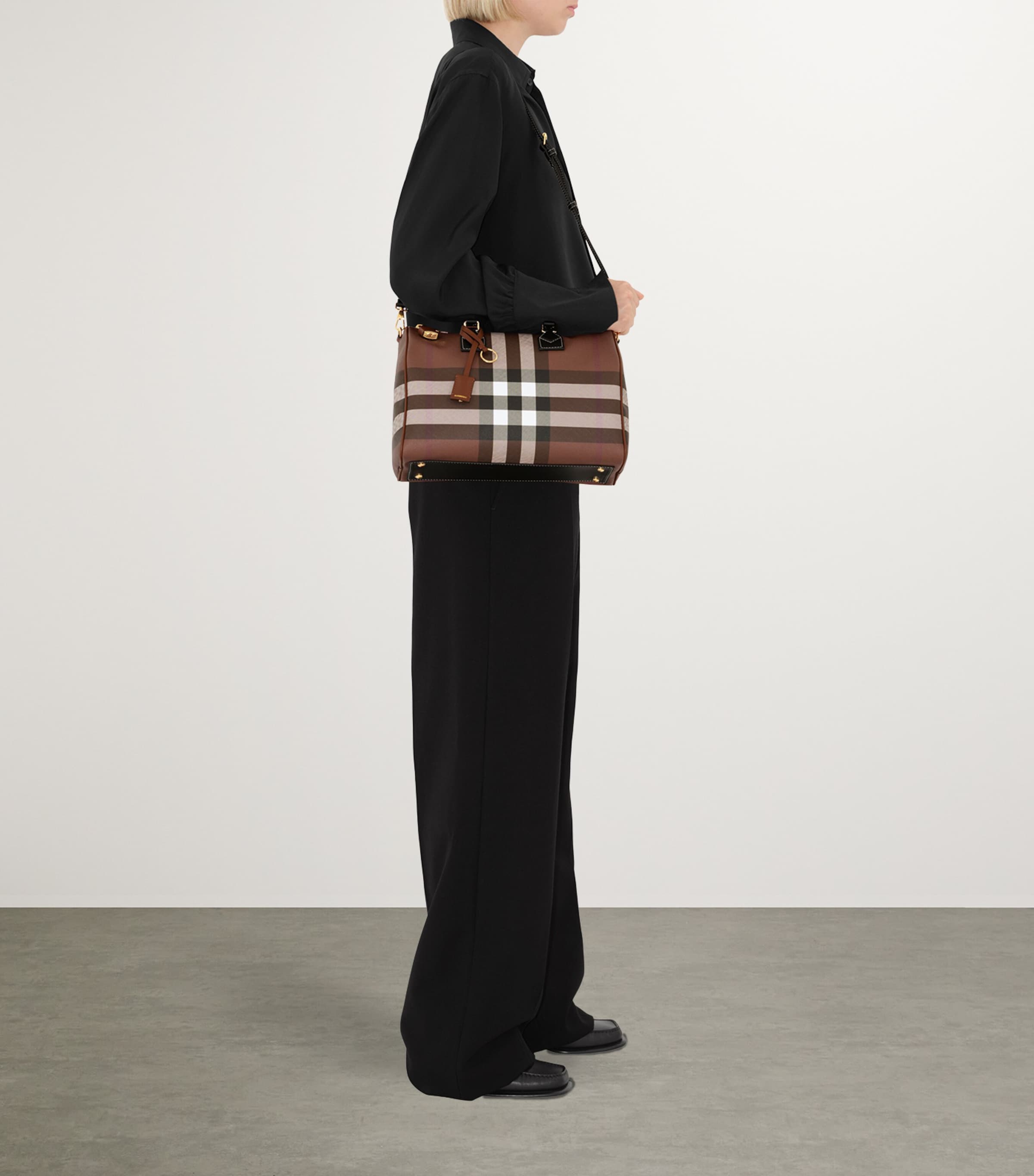 Medium Check Holdall DARK BIRCH BROWN CHK Image 4