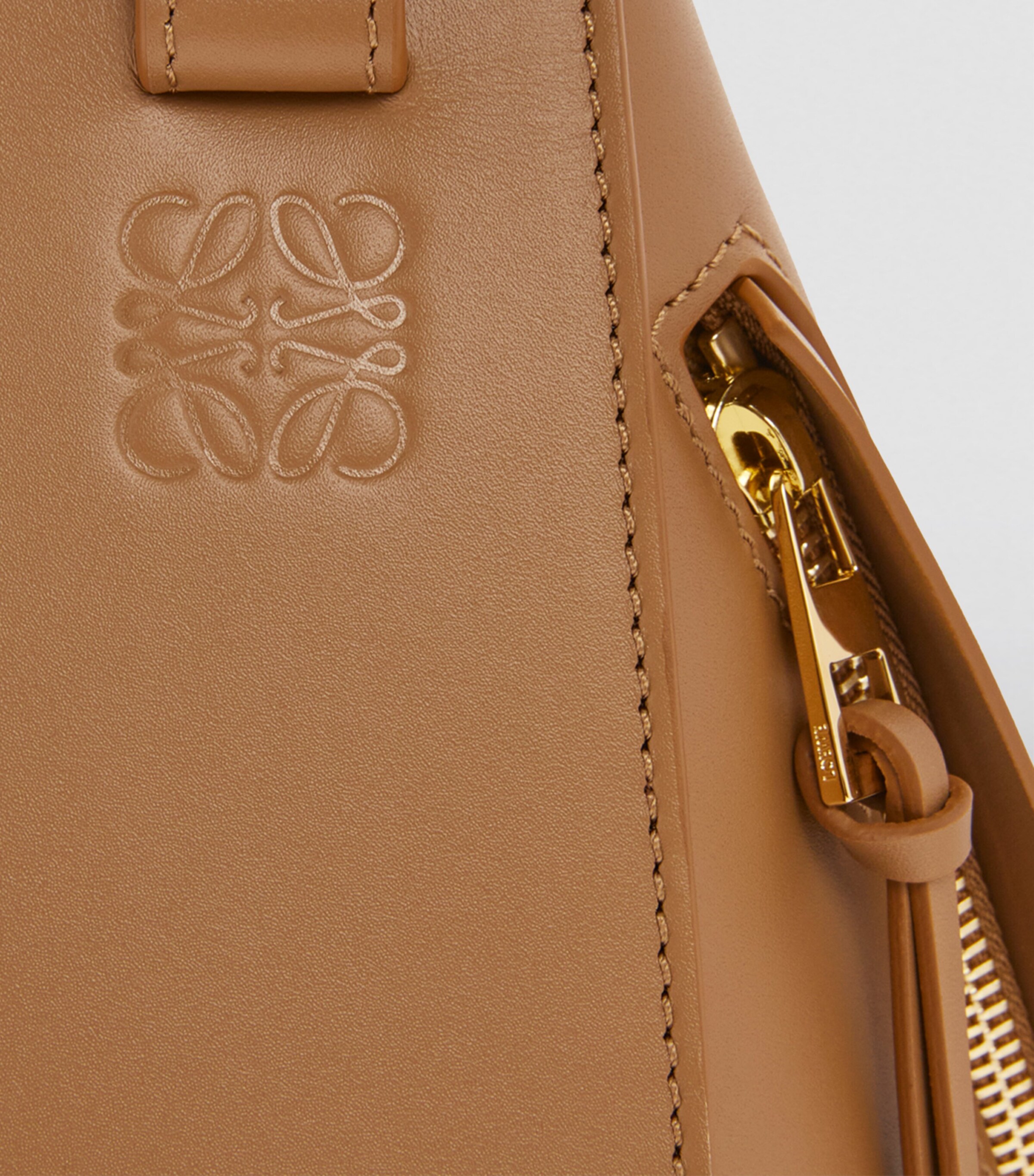 Leather Compact Hammock Top-Handle Bag OAK Image 10