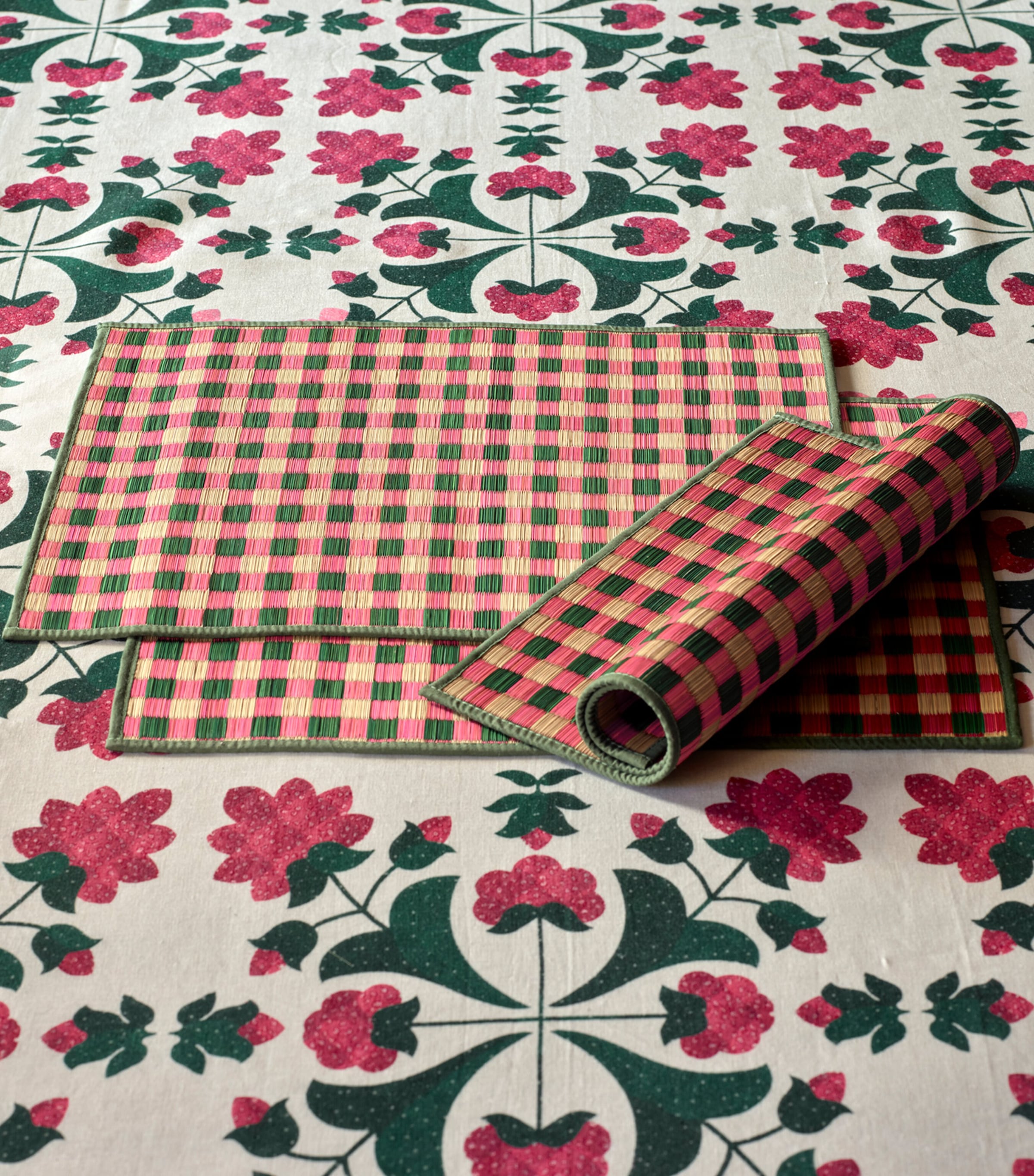 Wicker Capri Placemat (44cm x 35.5cm) PINK/GREEN/NATURAL Image 3