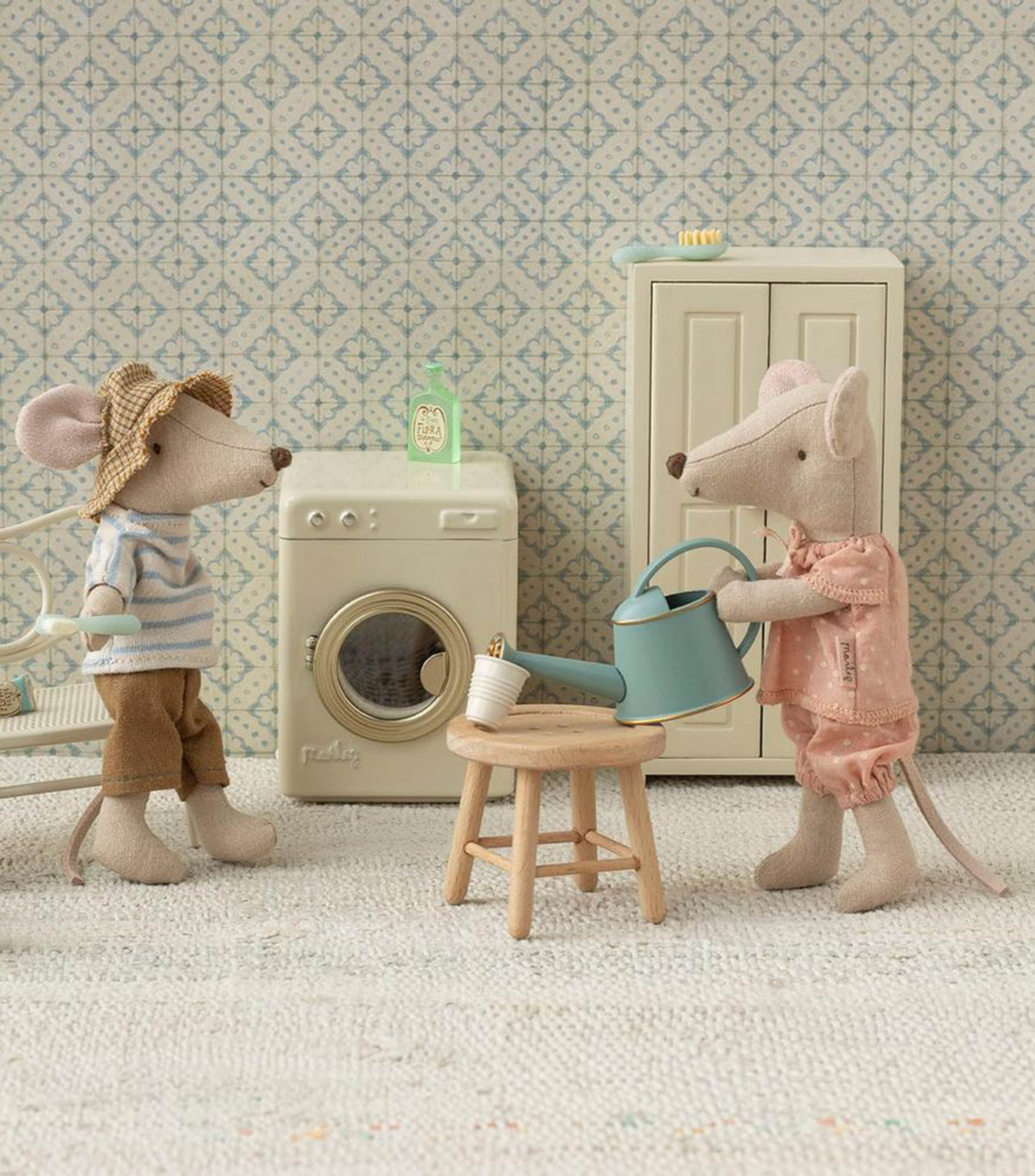 Maileg Big Sister Mouse in Matchbox (13cm) Image 3