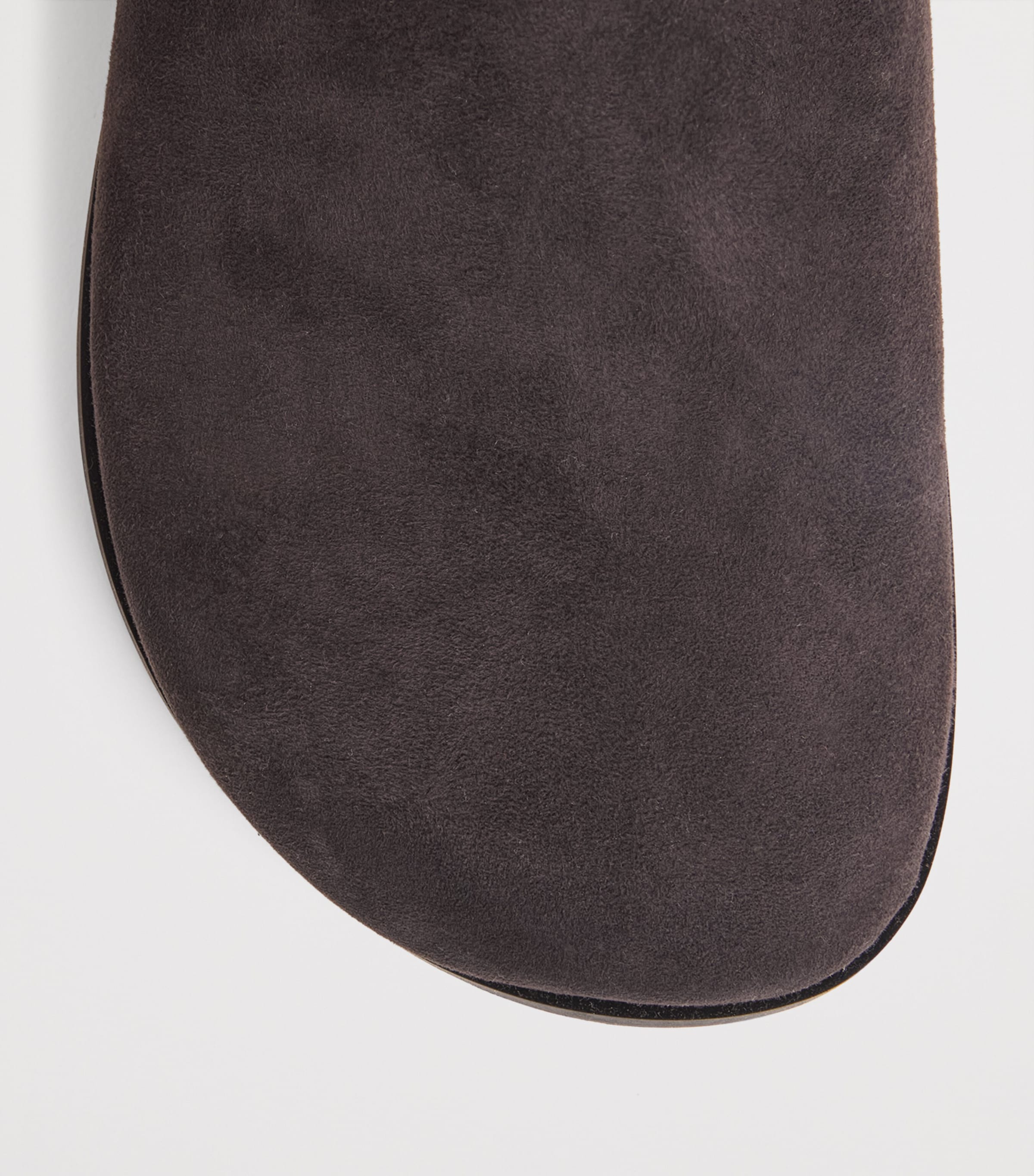 A.EMERY Suede Lou Clogs Black Berry Suede Image 6