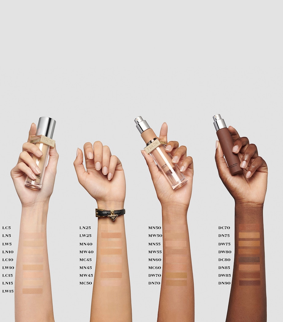Reveal Skin Optimising Foundation LW15 Image 3