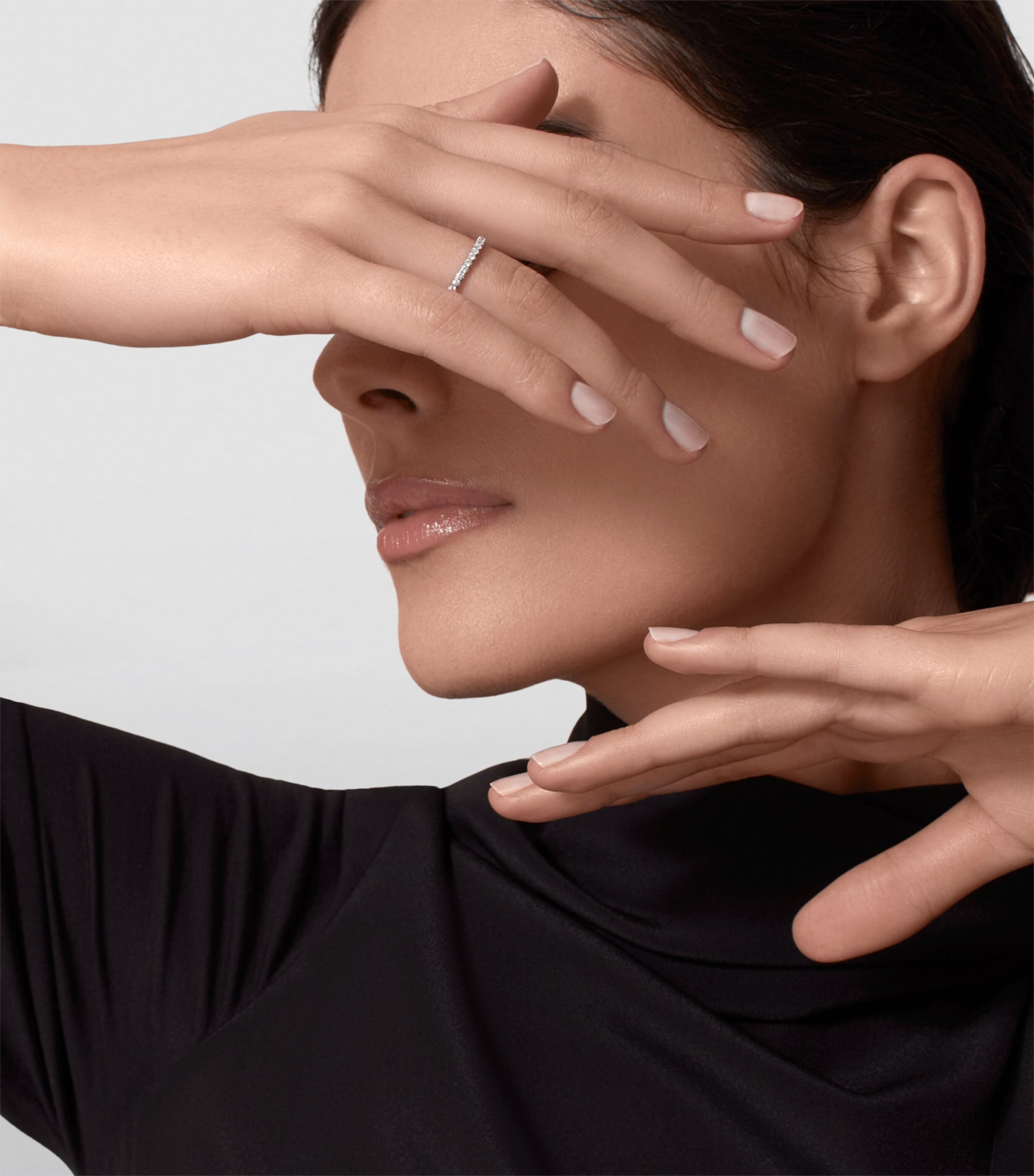 Platinum and Diamond Étincelle de Cartier Wedding Band SILVER Image 3