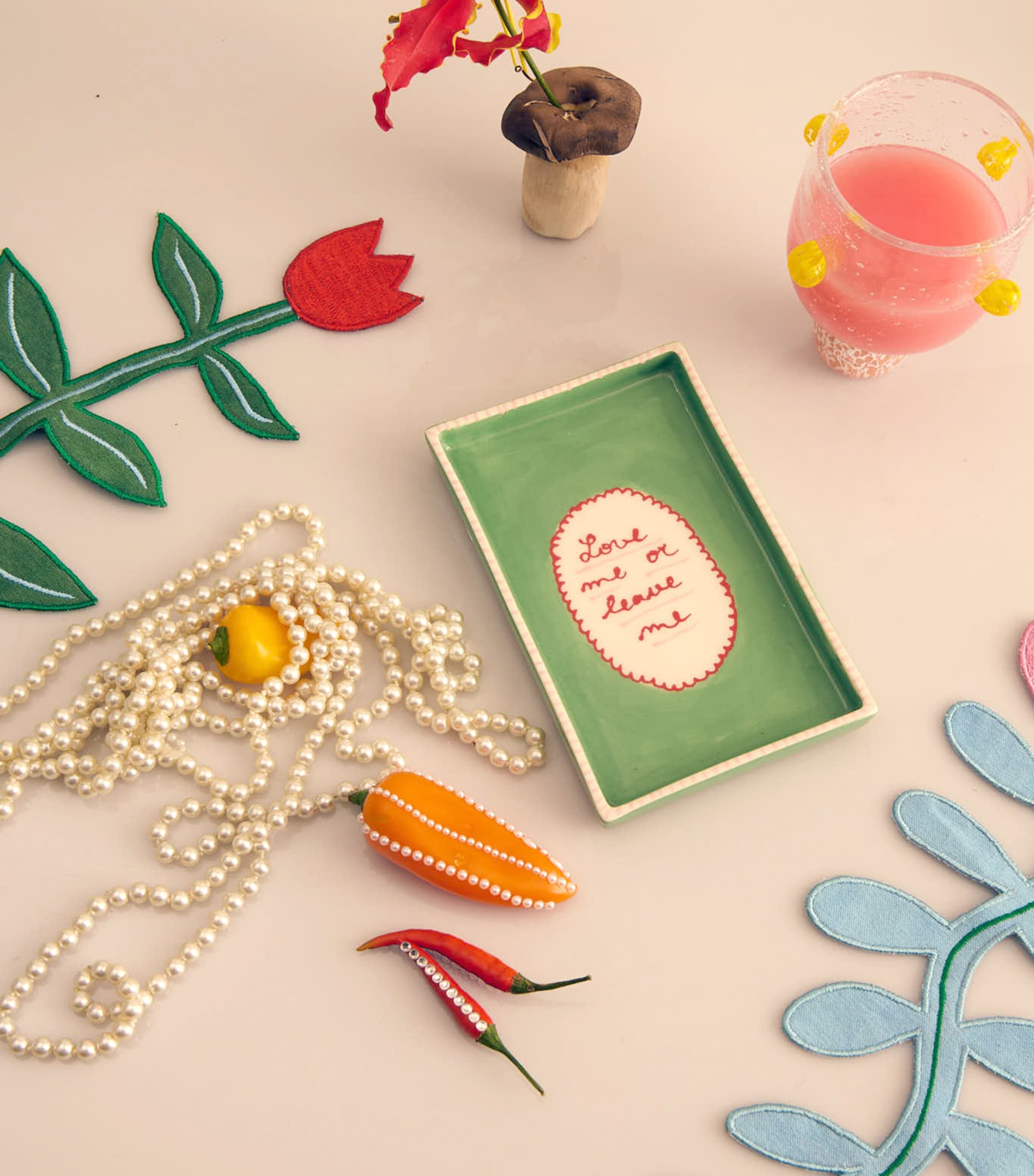 Love Me or Leave Me Trinket Tray (19cm) GREEN AND RED Image 2