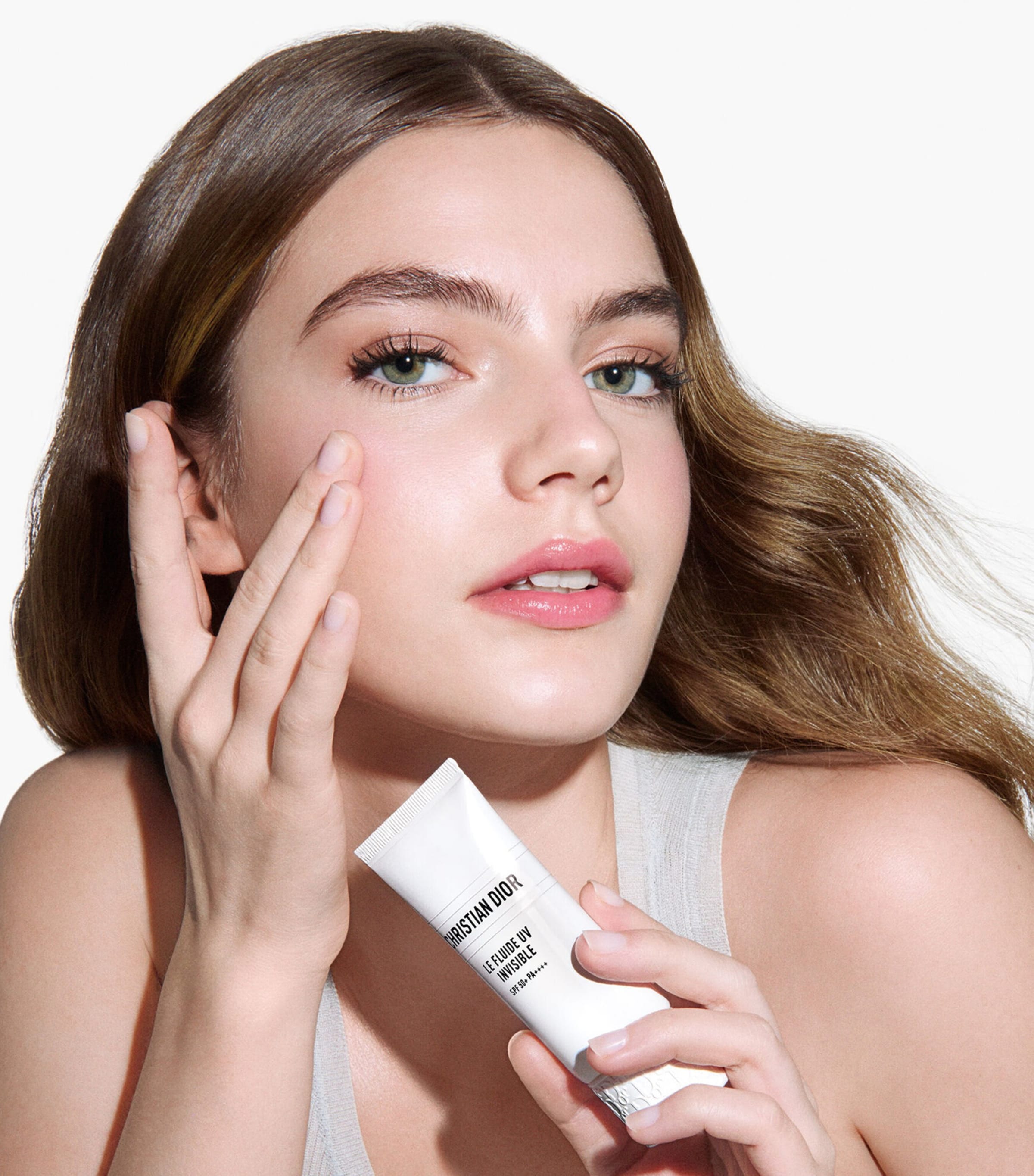 DIOR Hydrating Invisible UV Fluid SPF 50+ PA++++ (30ml) Image 4