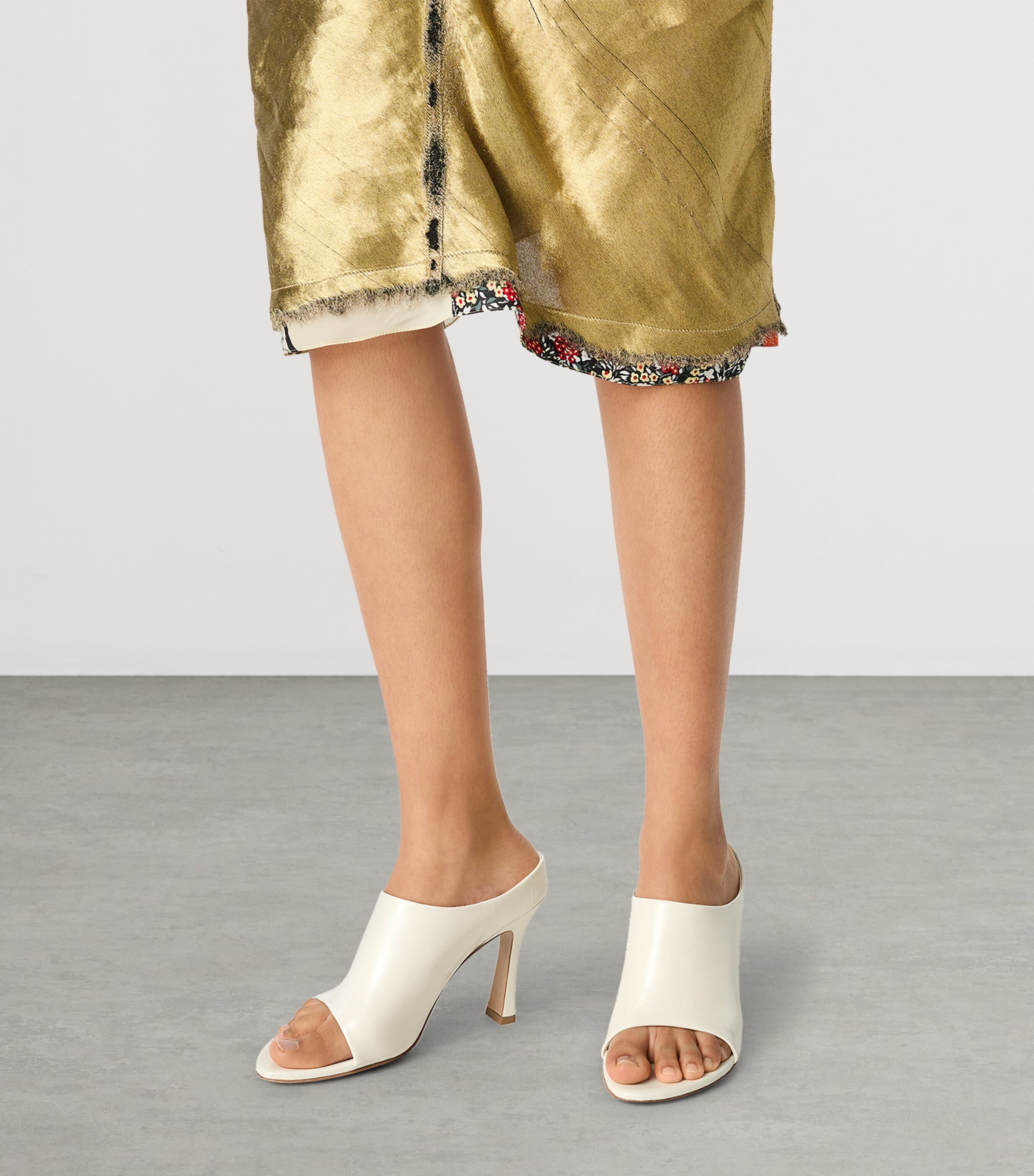 【関税＆送料込み】Bottega Veneta Rana Leather Mules Rana leather mules in black - Bottega Veneta | Mytheresa