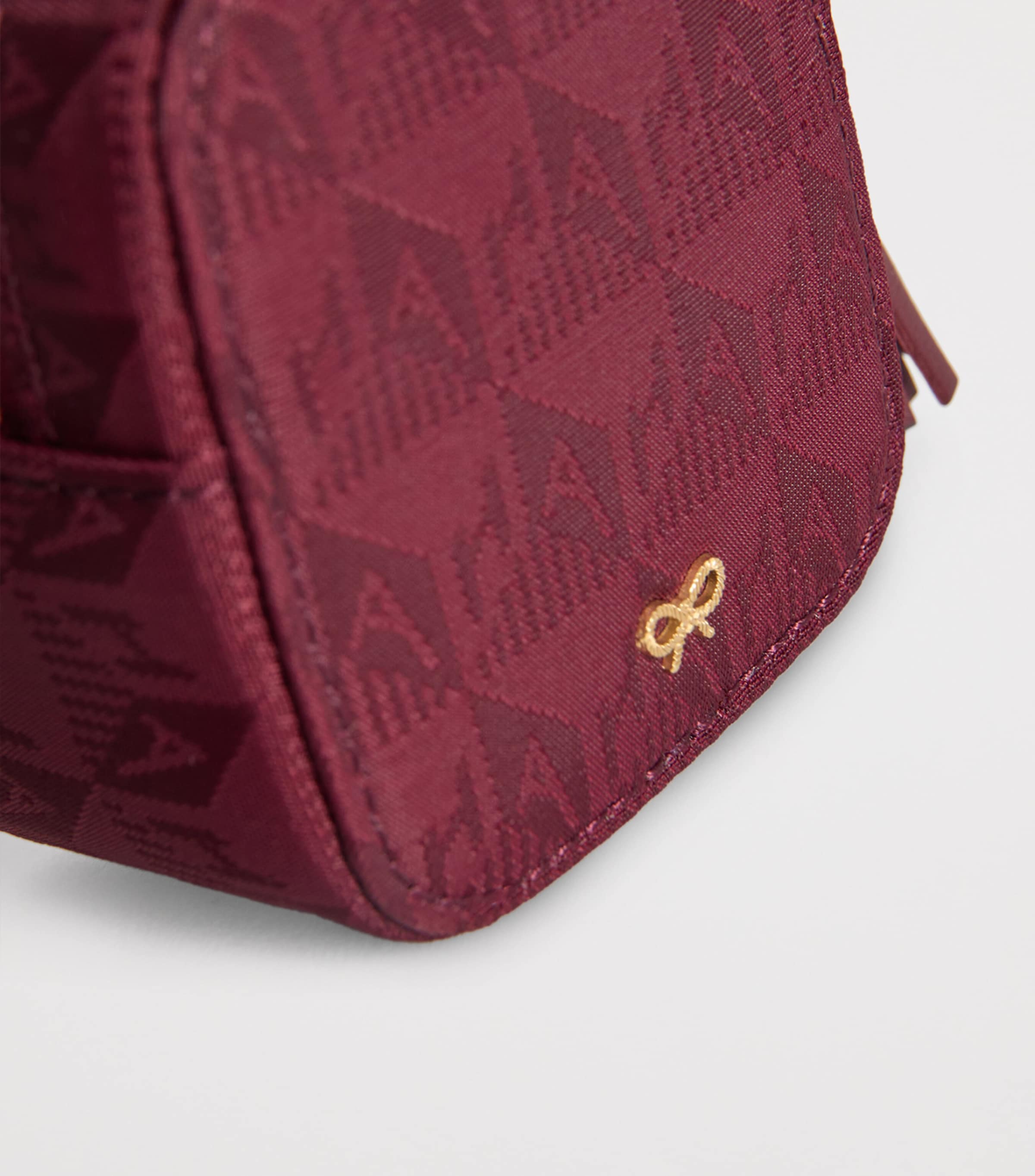 Jacquard Logo Earphones Case MAGENTA Image 4