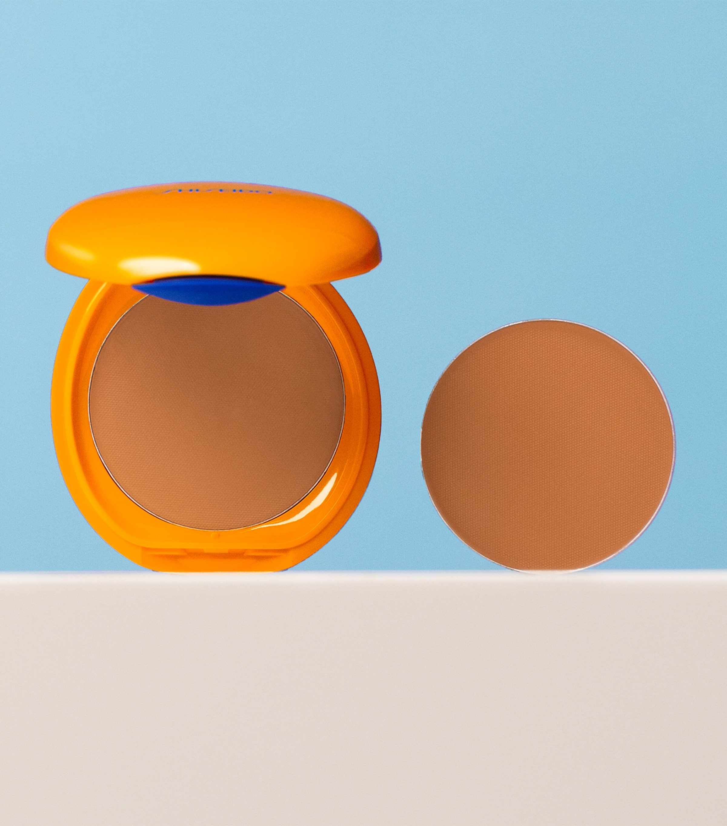 Tanning Compact Foundation SPF10 HO Image 6