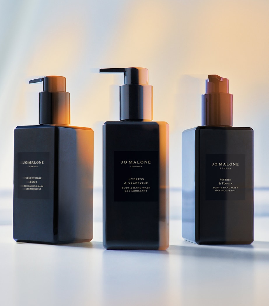 Oud & Bergamot Body & Hand Wash (250ml) NO COLOUR Image 4