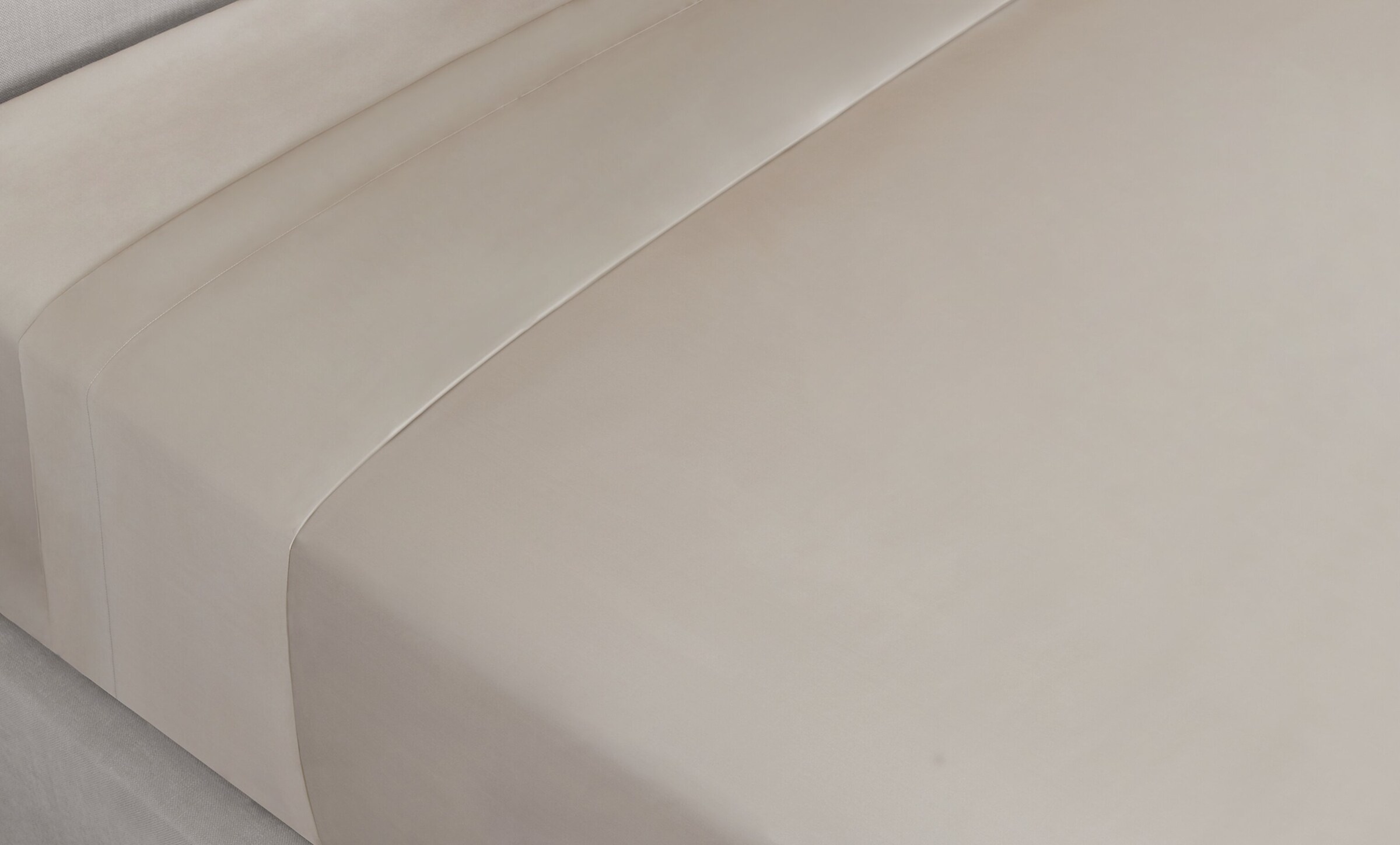 Silk Super King Fitted Sheet (180cm x 200cm) SILVER GREY Image 4