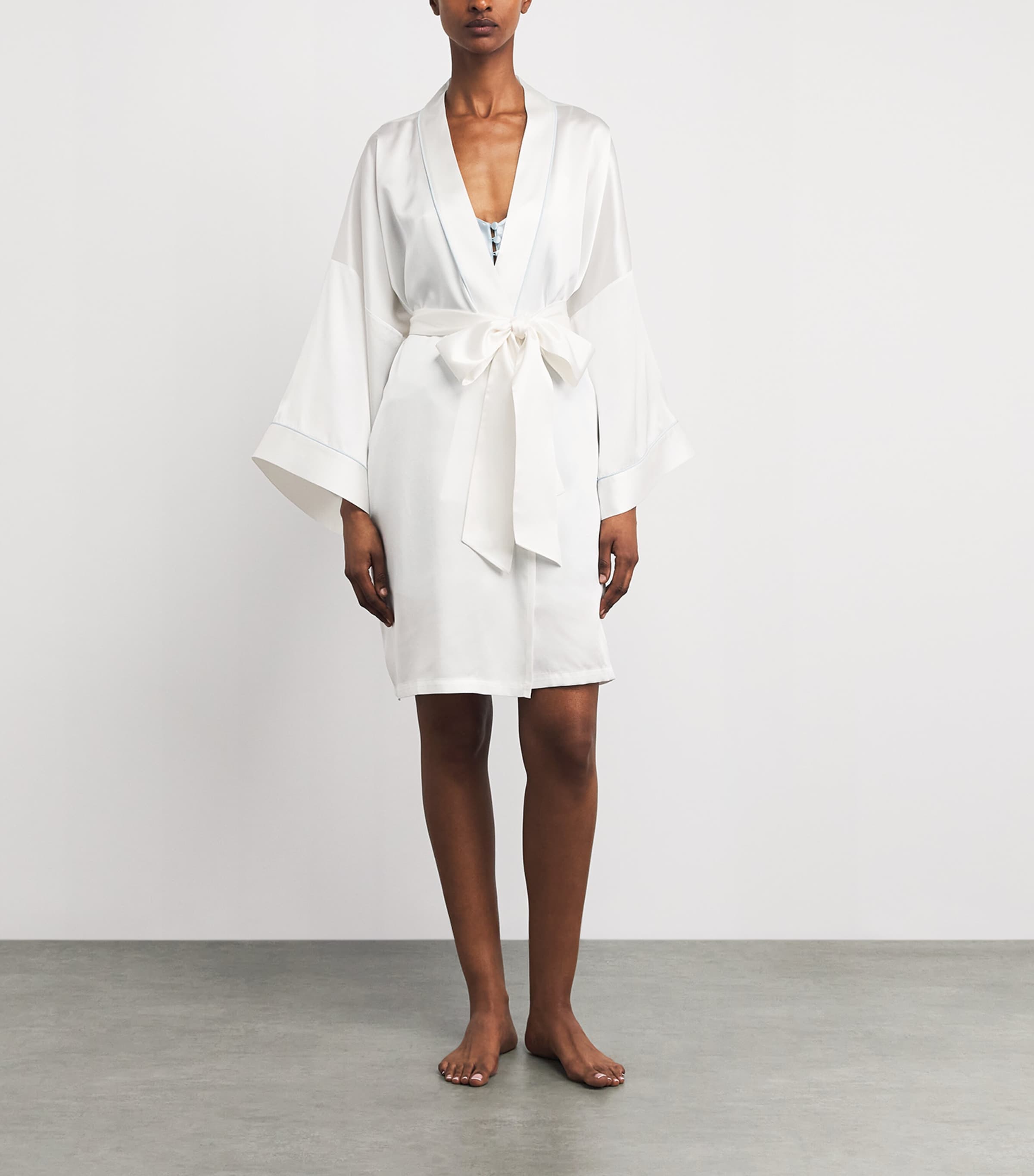 Olivia von Halle Womens Mimi Silk Robe Ivory Powder Blue Image 2