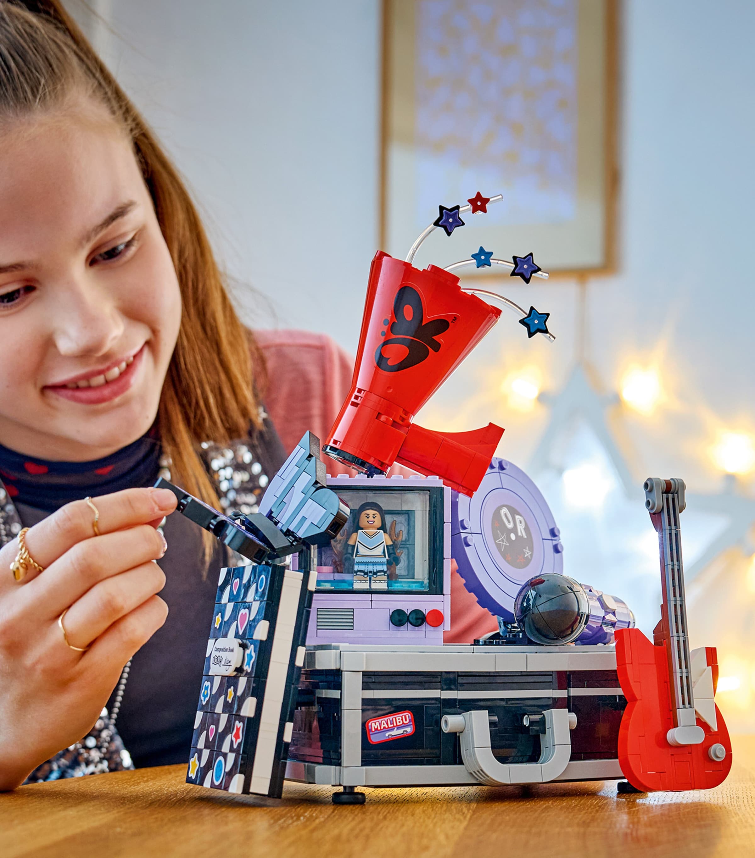 Lego LEGO Editions Olivia Rodrigo’s Secret Storage 43030 Image 4