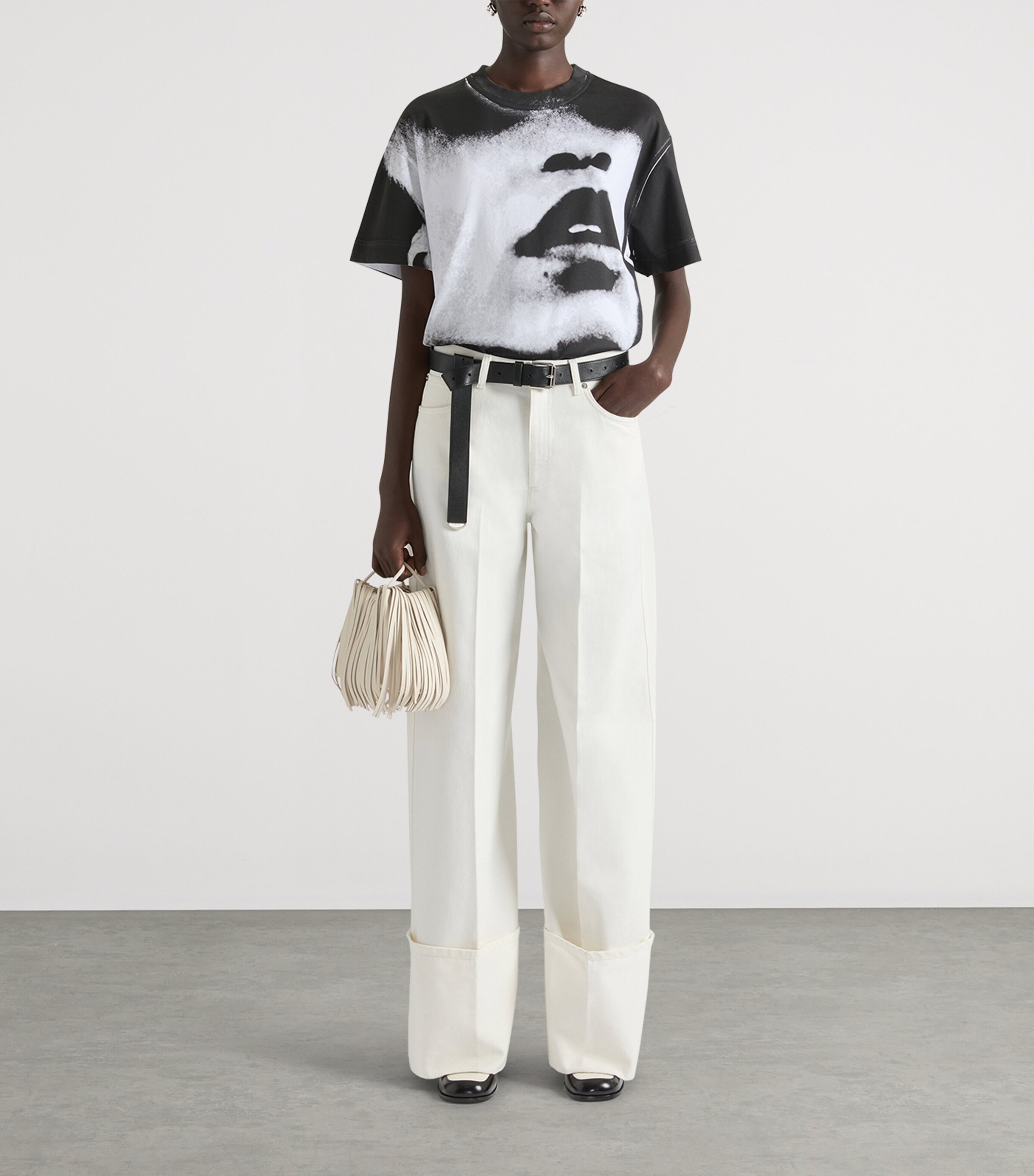 Givenchy Womens Cotton Portrait Print T-Shirt Black/white Image 2