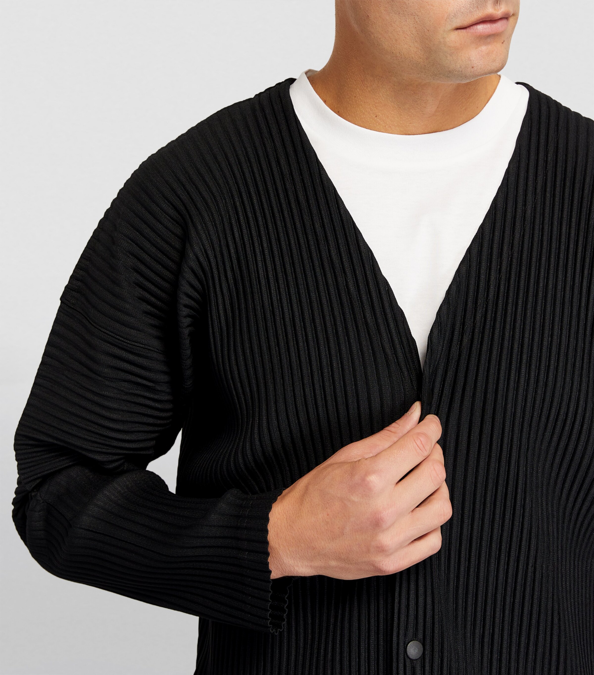 Homme Plissé Issey Miyake Black Pleated V-Neck Cardigan | Harrods DZ