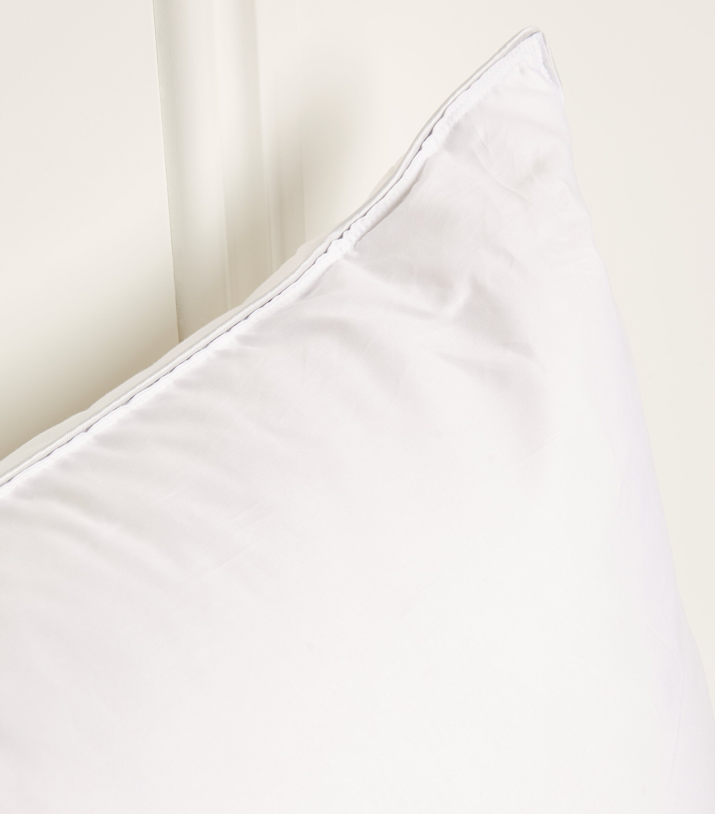 Frette Firm Cortina Down King Pillow (54cm x 94cm) White Image 3