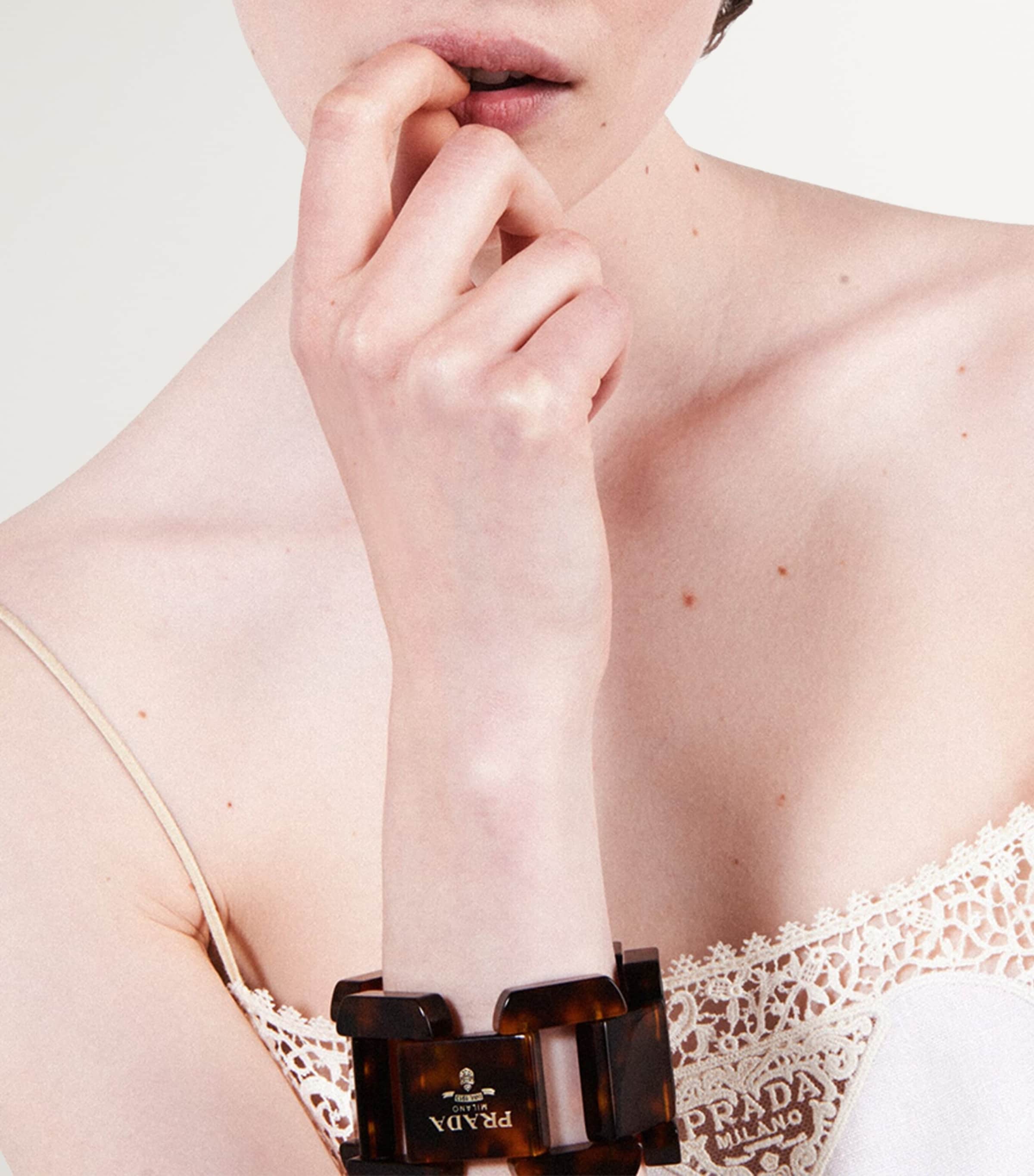 Plexiglass Logo Bracelet F03U2 Image 2