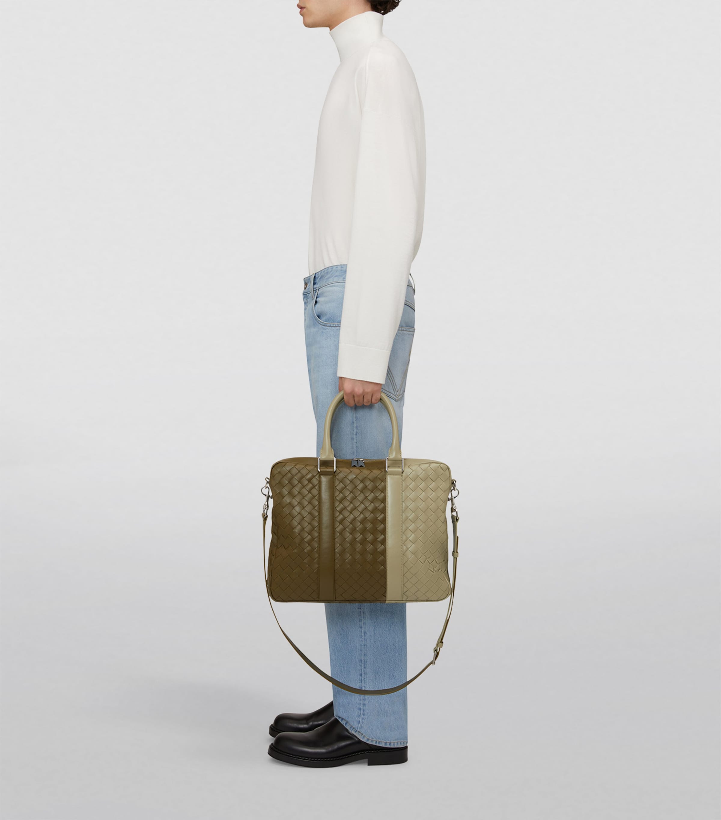 Bottega Veneta★Intrecciato Leather Travel Case Multitan Bottega Veneta® Men's Intrecciato Travel Pouch in Black