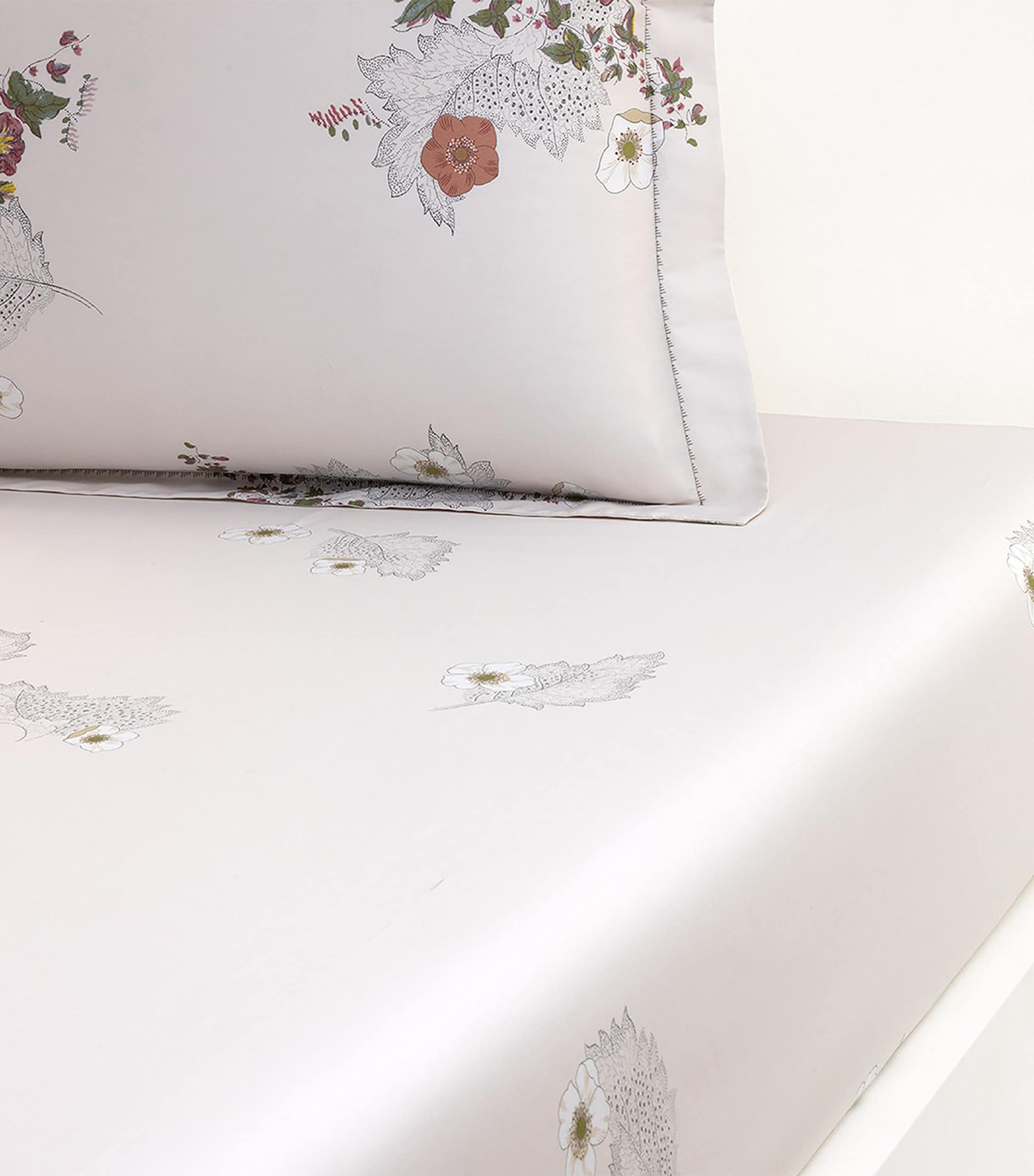 Corolles King Fitted Sheet (150cm x 200cm) MULTICOLOURED Image 1