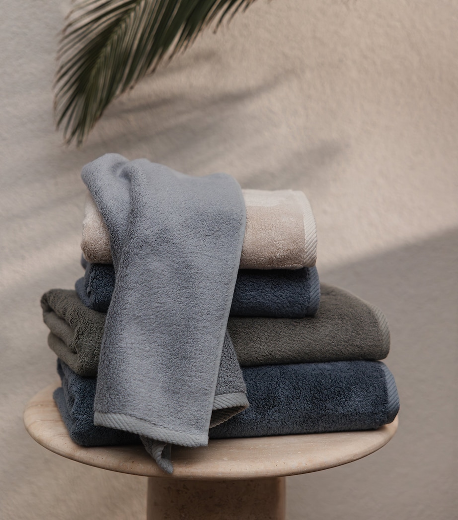 Organic Cotton-Modal Glam Guest Towel (30cm x 40cm) DARK FROST Image 4