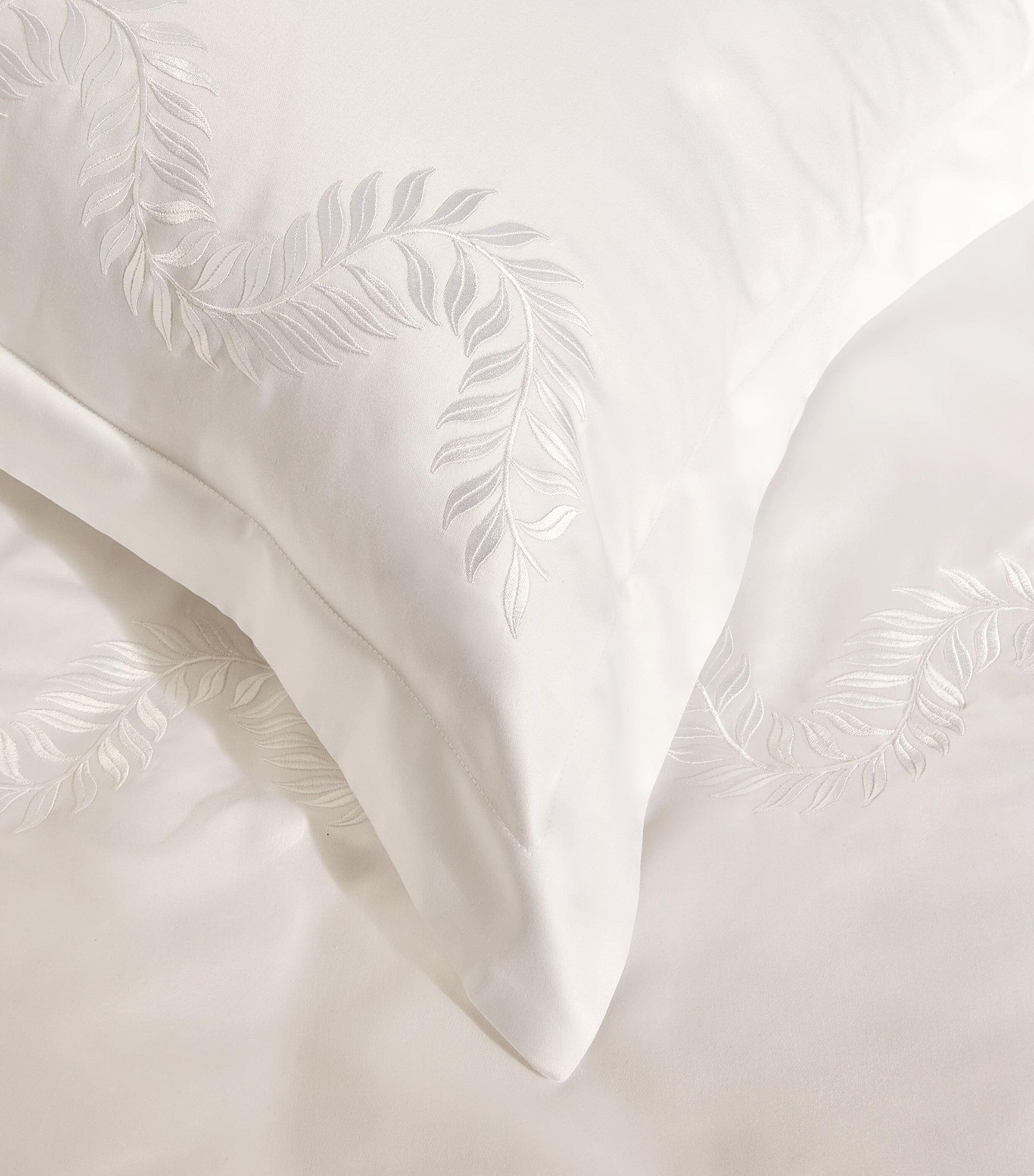 Cotton Embroidered Laurels Oxford Pillowcase (50cm x 75cm) WHITE Image 4