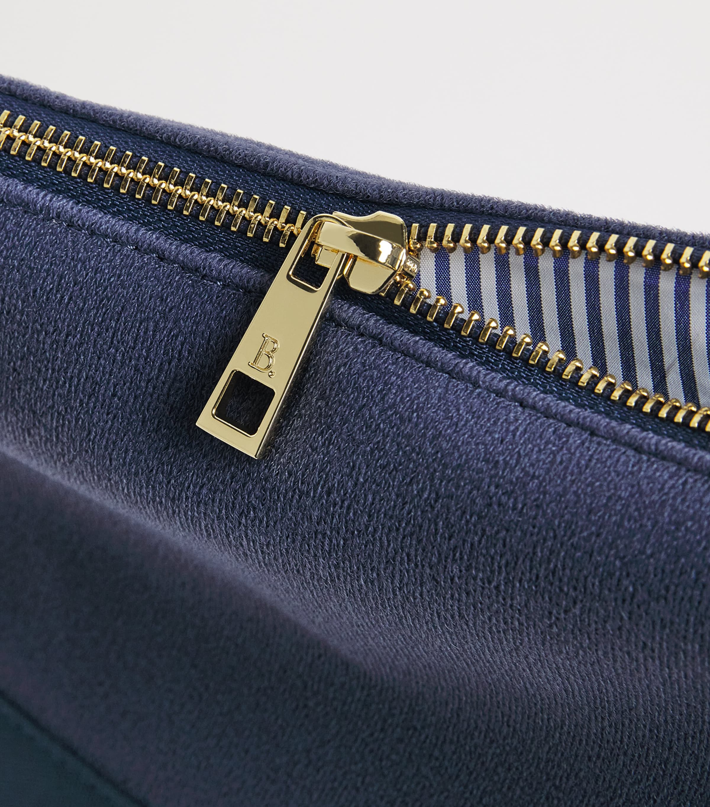 BECCO BAGS Medium Montreaux Pouch Navy Image 4