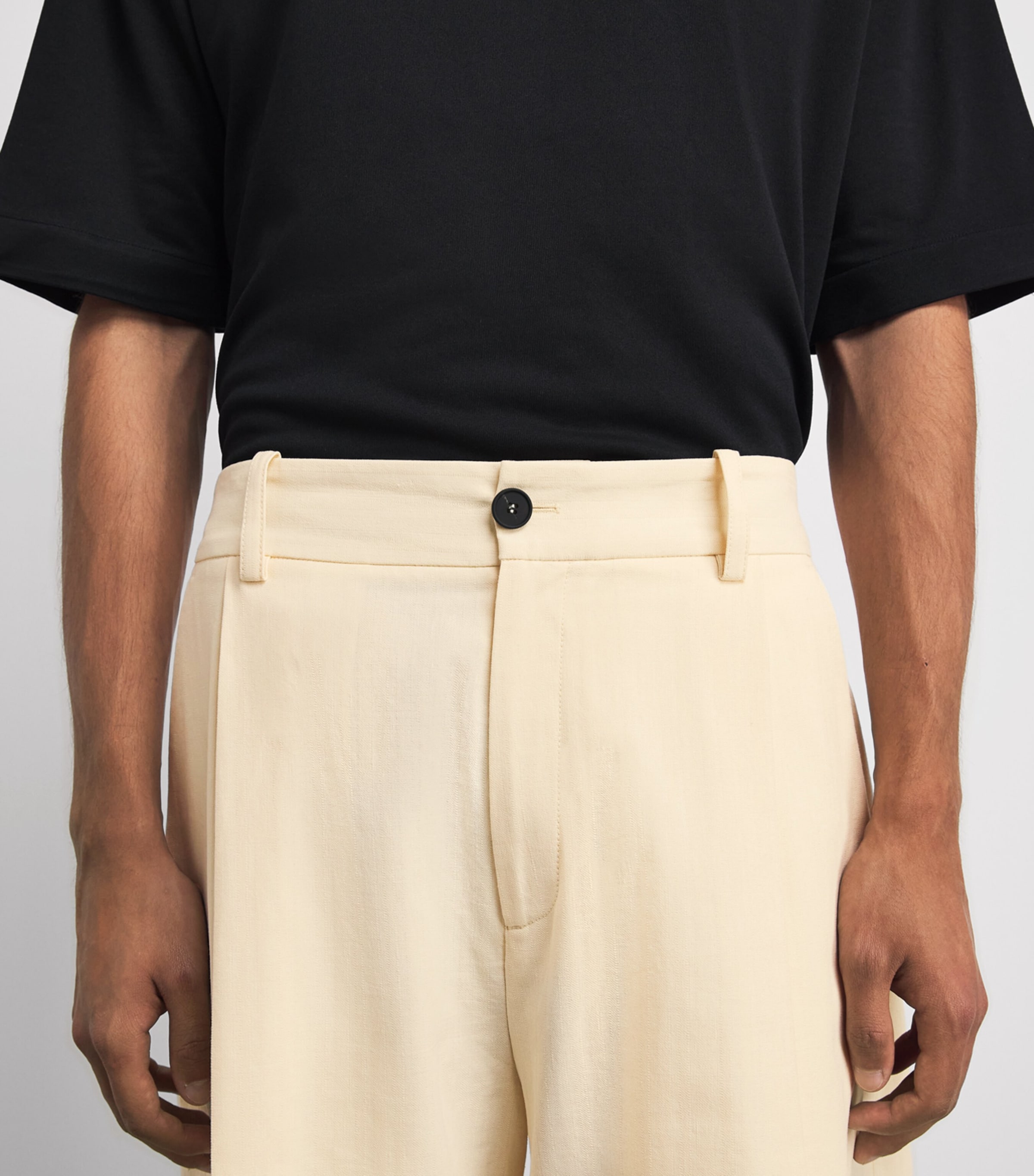 Studio Nicholson Mens Cotton-Linen Fowld Shorts Antique White Image 3