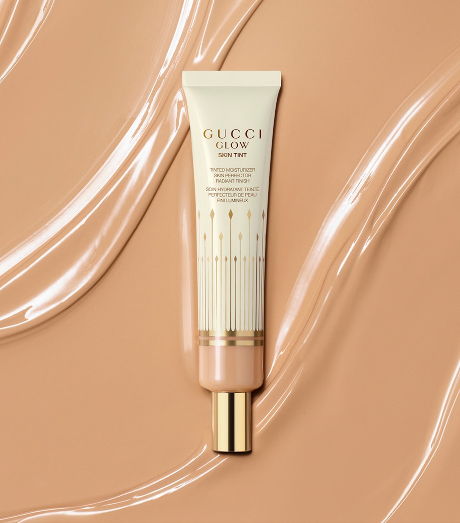 Gucci Glow Skin Tint Moisturiser (40ml) 54 DEEP Image 4