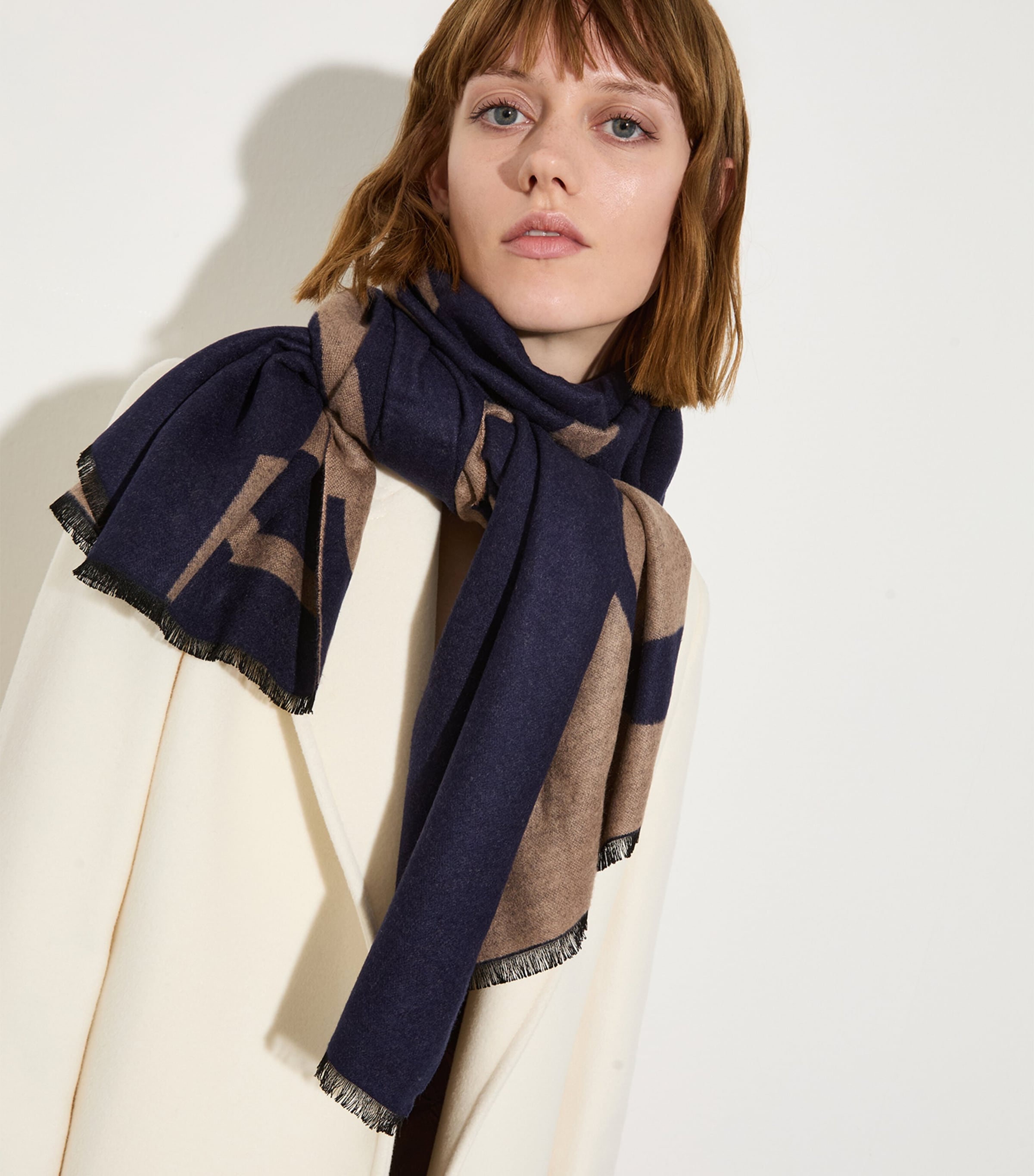 Logo Scarf NAVY Image 3