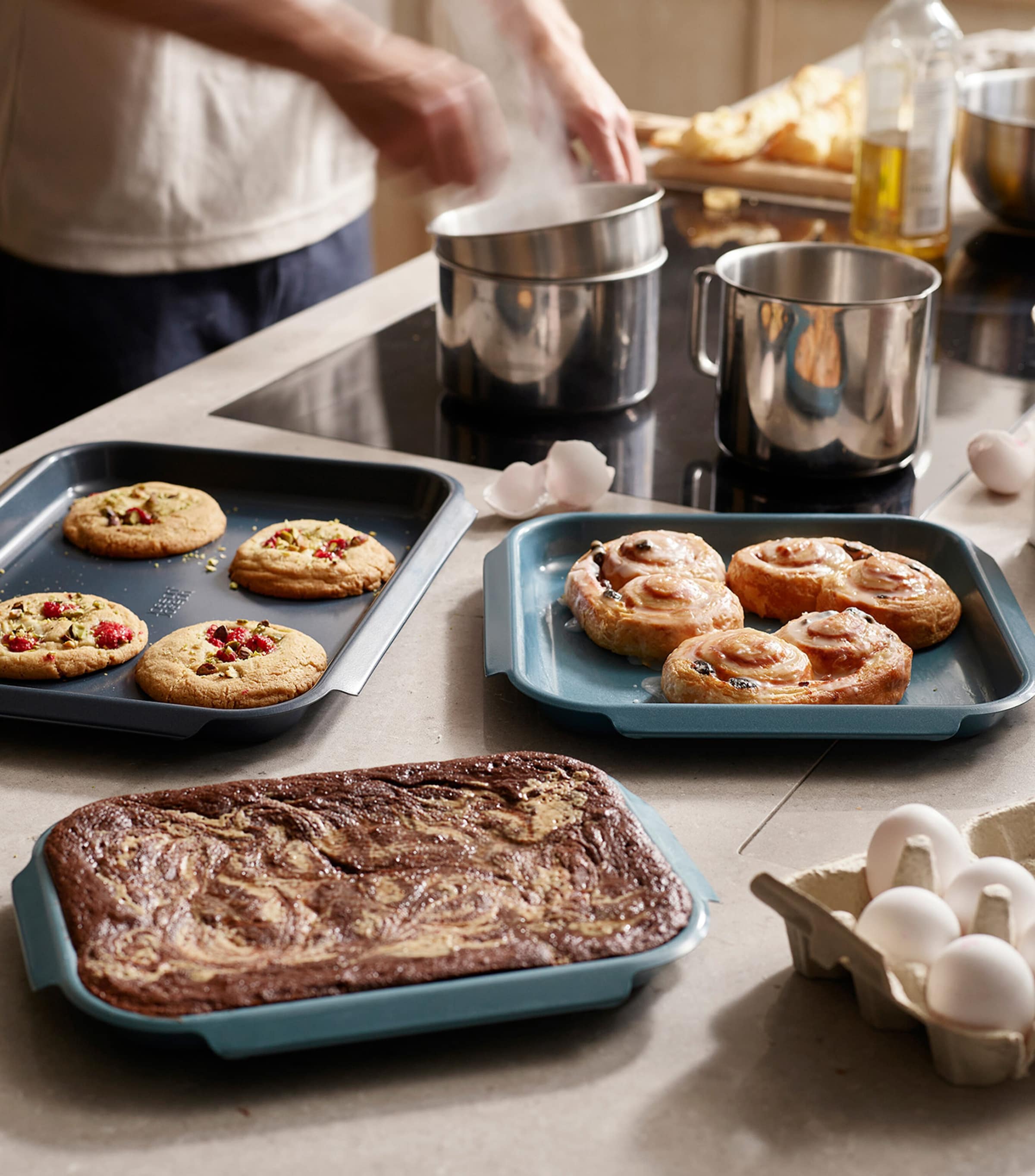 Set of 3 Non-Stick Nest Baking Trays BLUE Image 3